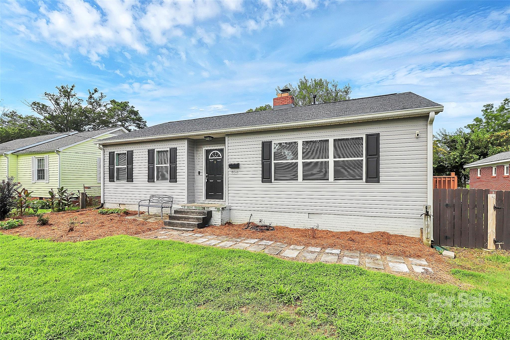 658 Rockwood Drive Property Photo 2