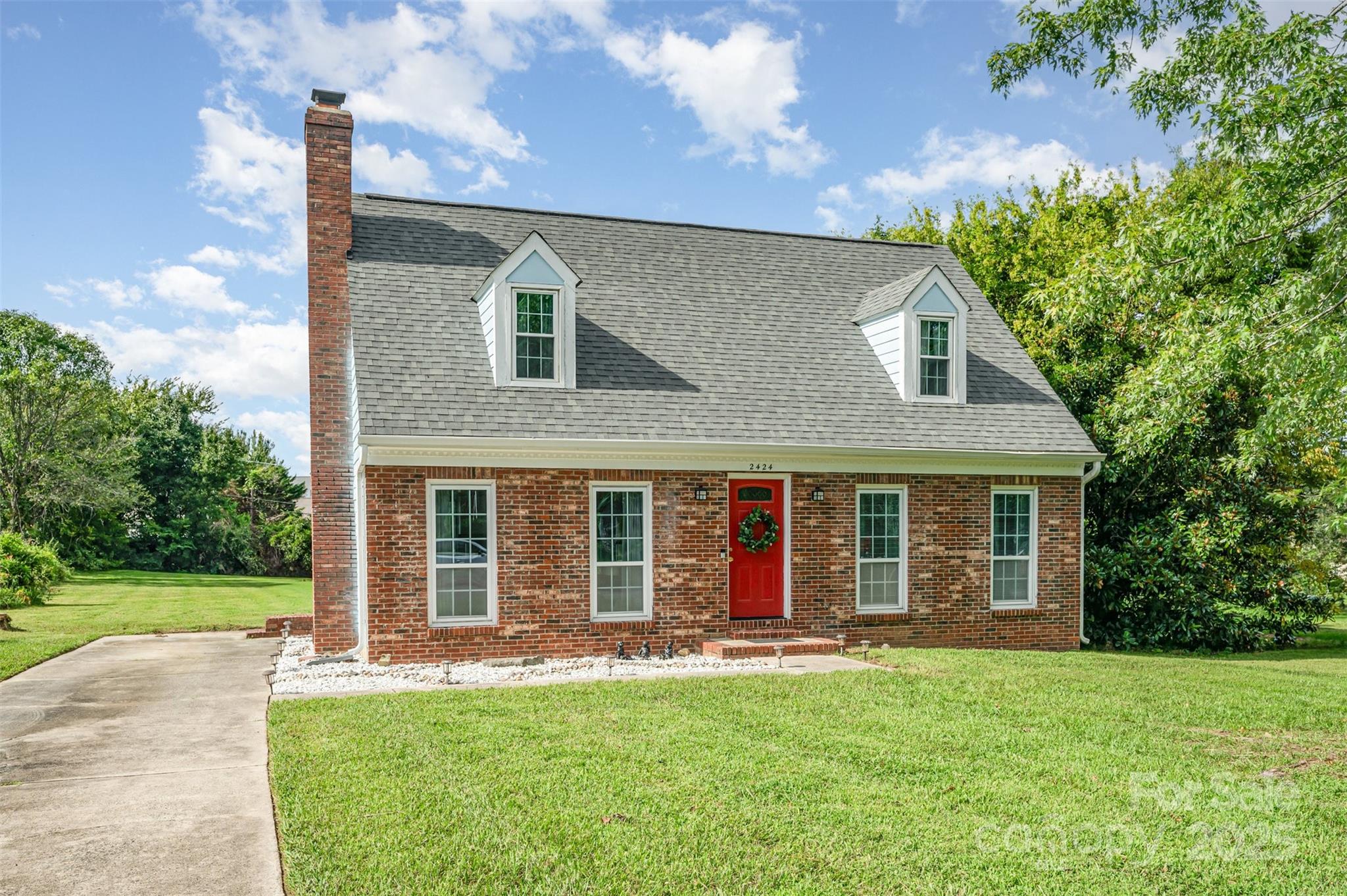 2424 Castlecomer Drive Property Photo 1