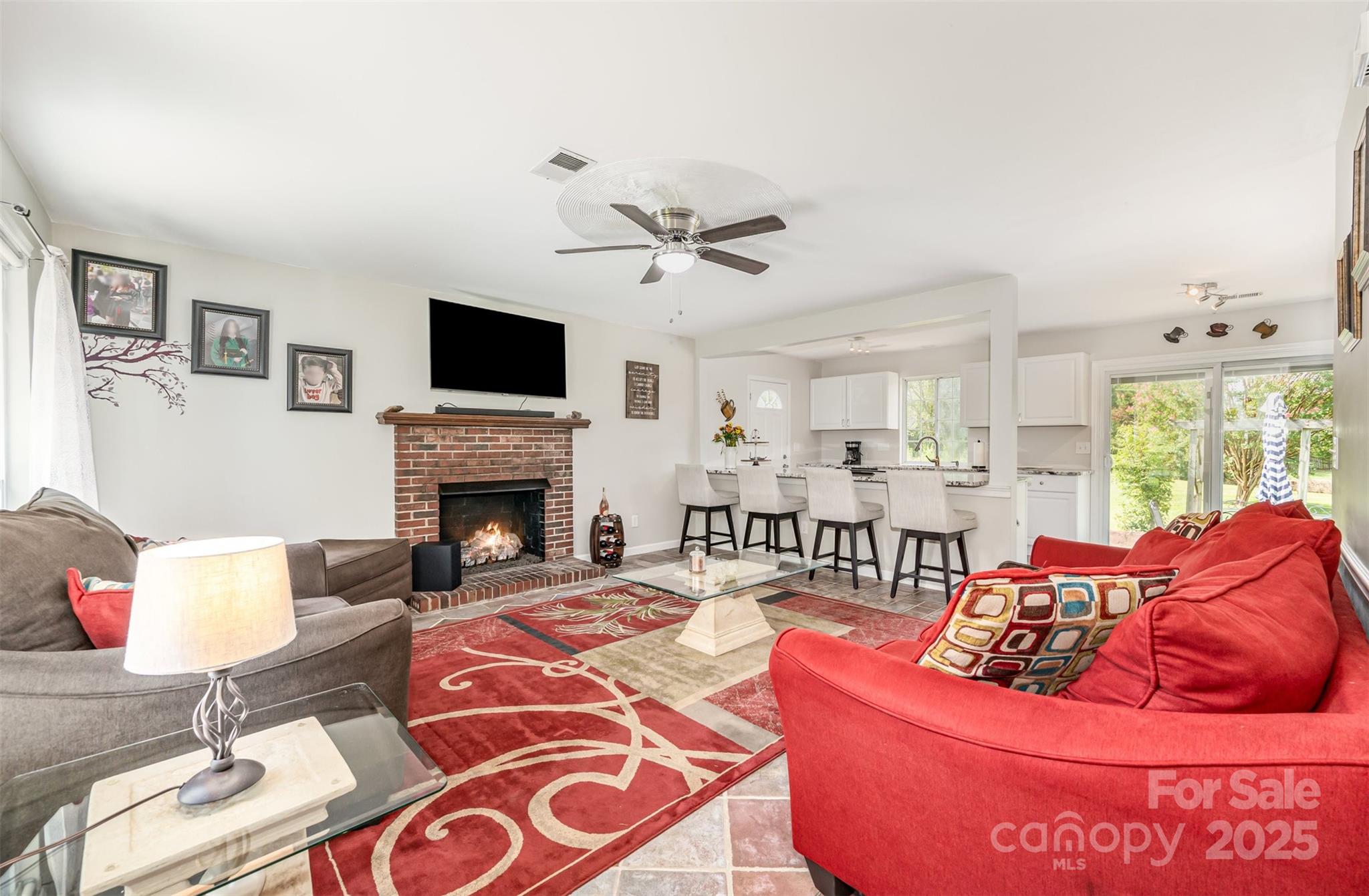 2424 Castlecomer Drive Property Photo 2