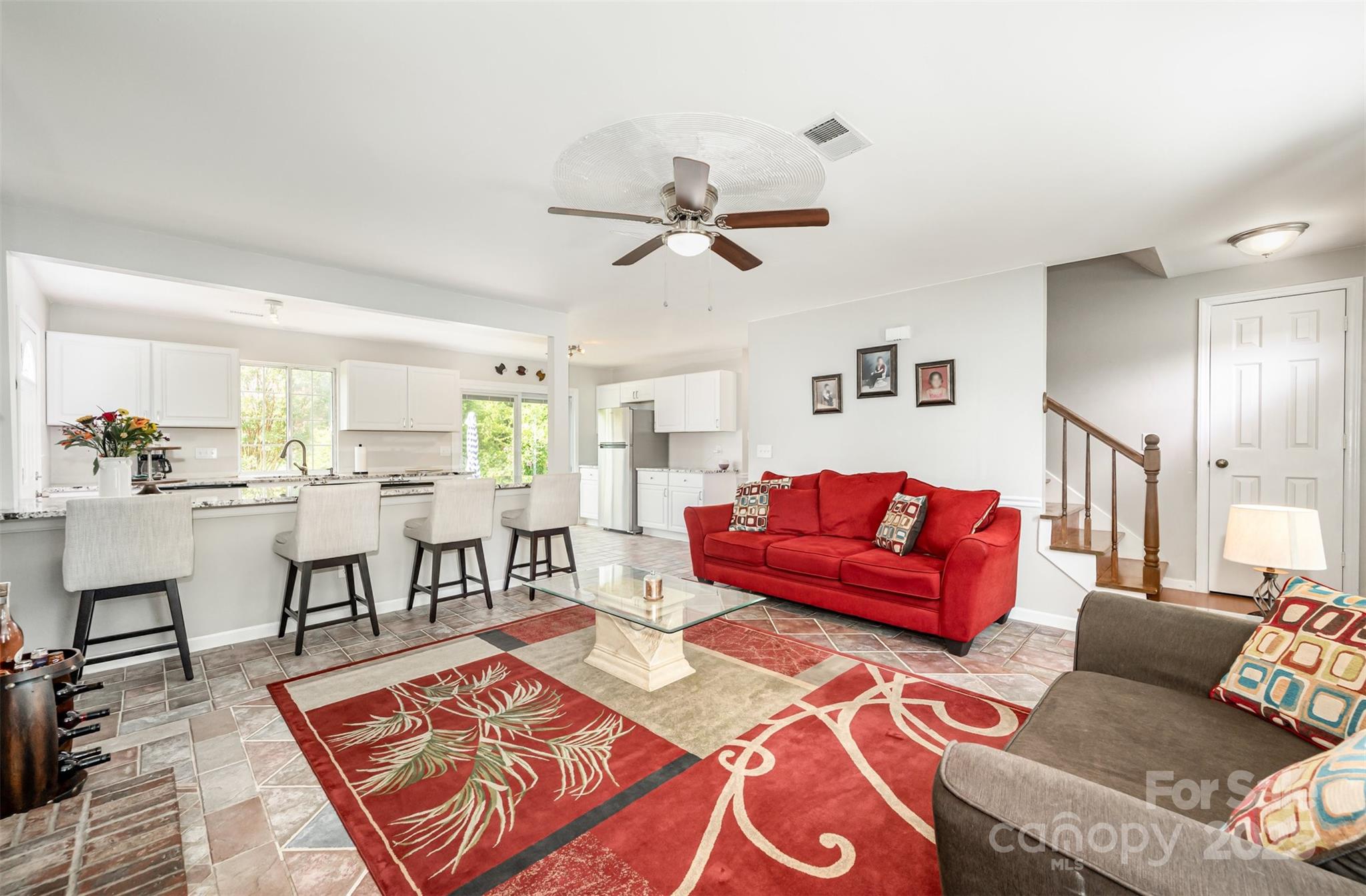 2424 Castlecomer Drive Property Photo 4