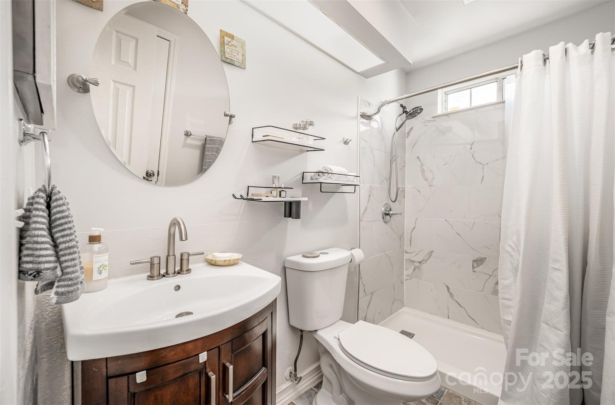 2424 Castlecomer Drive Property Photo 9