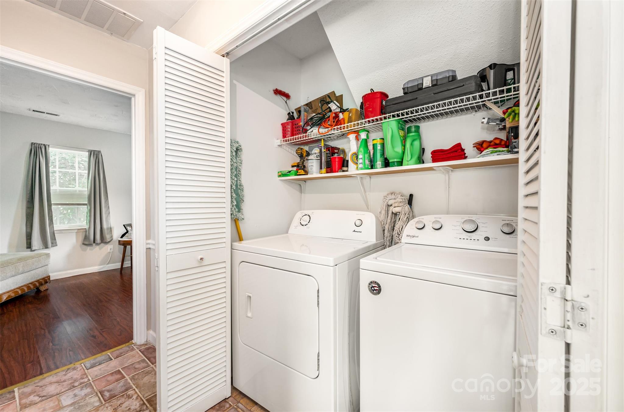 2424 Castlecomer Drive Property Photo 10