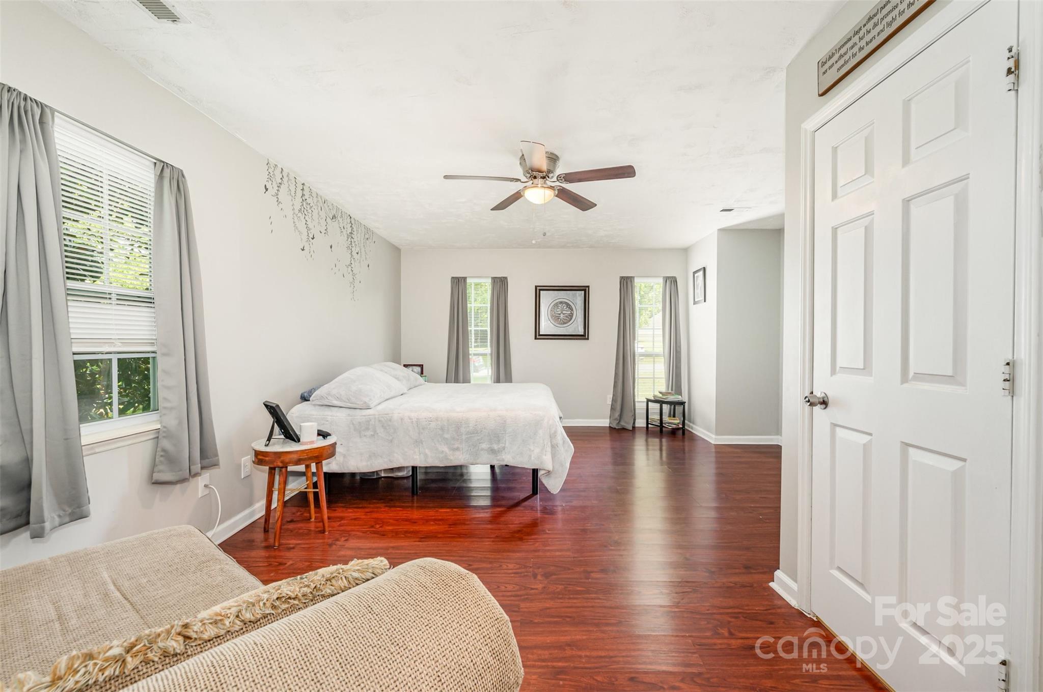 2424 Castlecomer Drive Property Photo 11