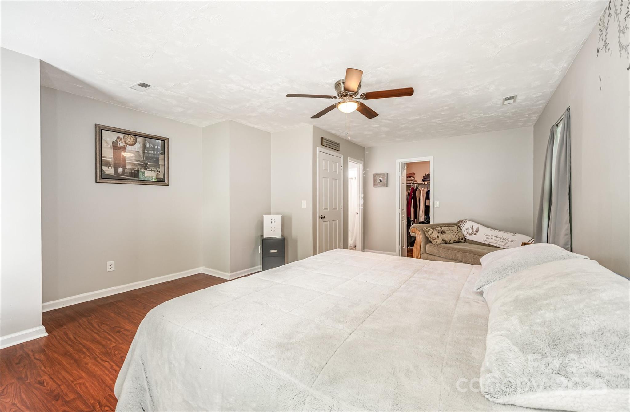 2424 Castlecomer Drive Property Photo 12