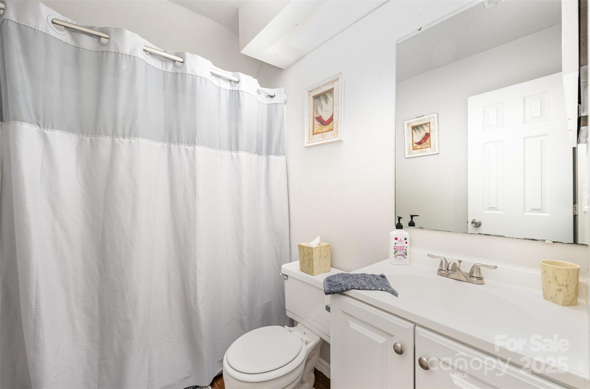 2424 Castlecomer Drive Property Photo 16