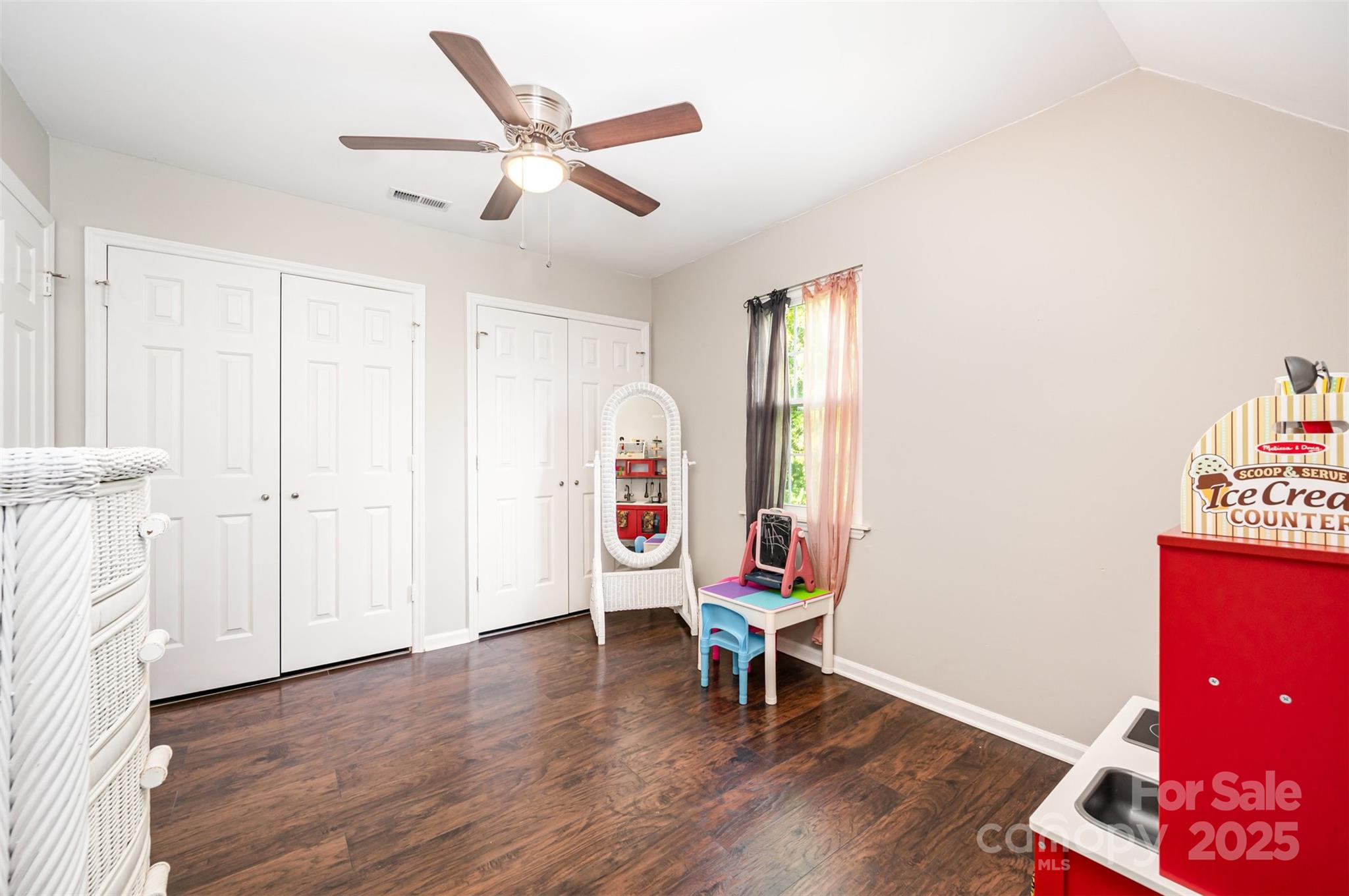 2424 Castlecomer Drive Property Photo 17