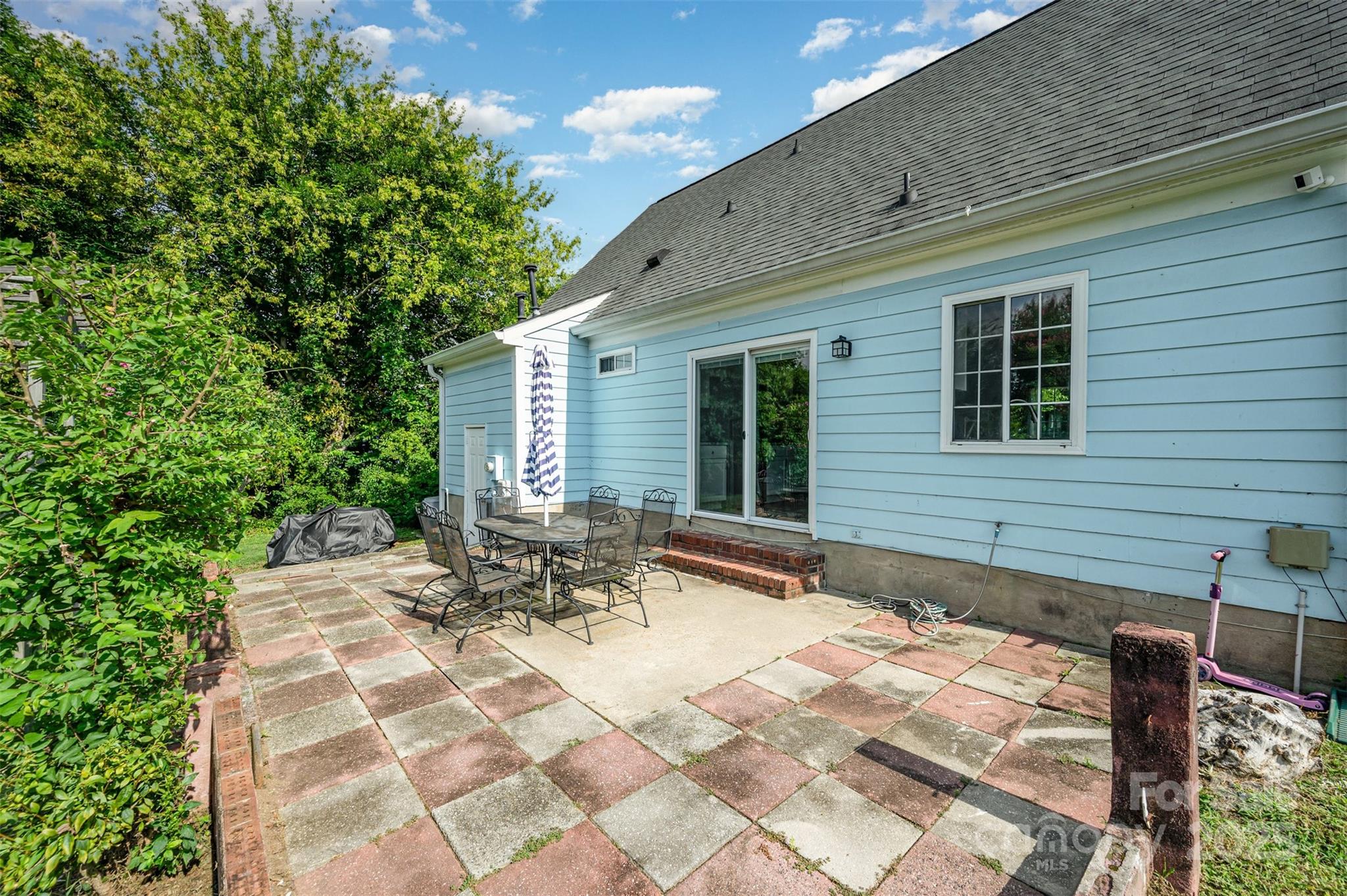 2424 Castlecomer Drive Property Photo 20