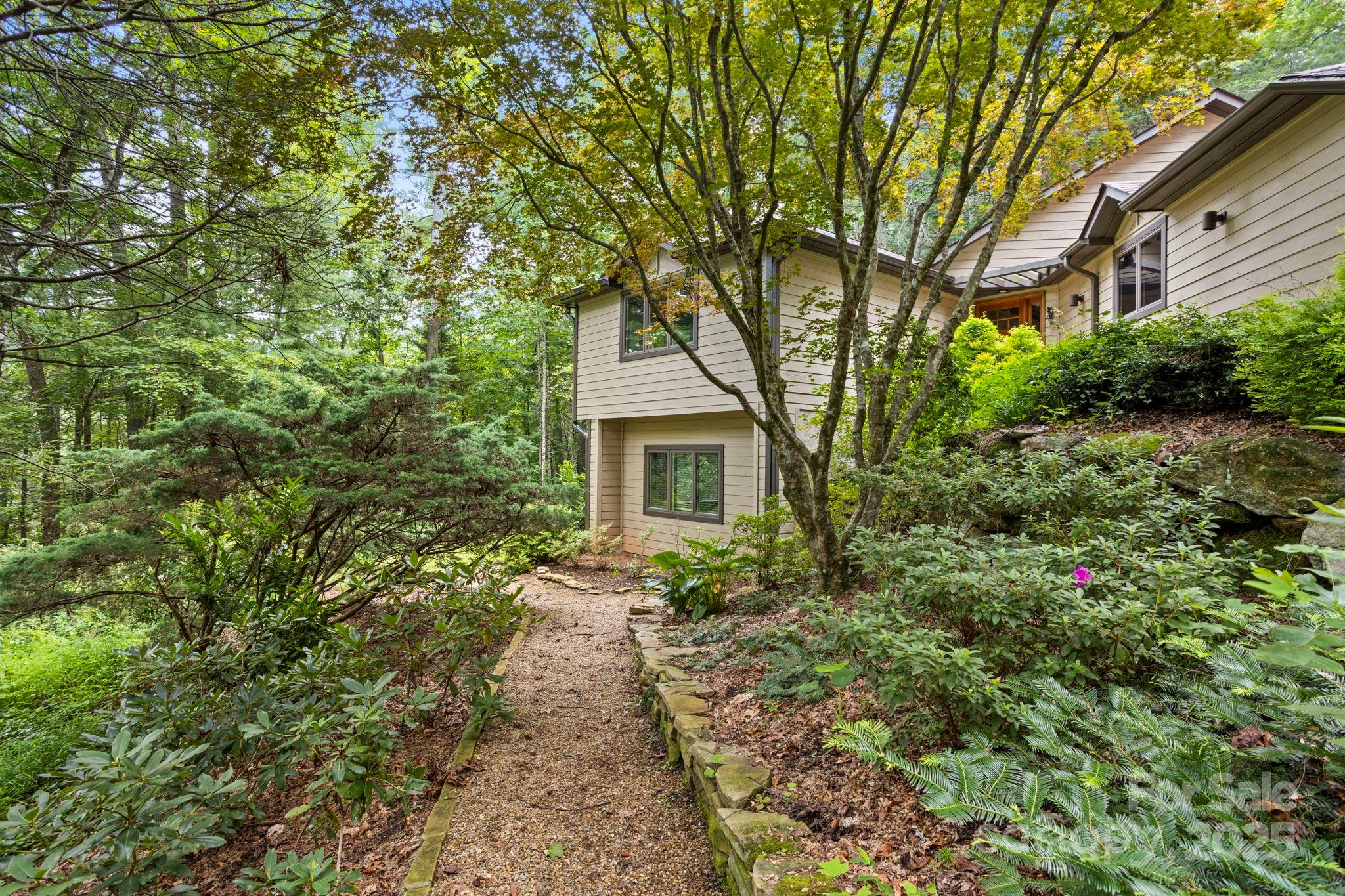 35 Mountain Lake Drive Property Photo 3