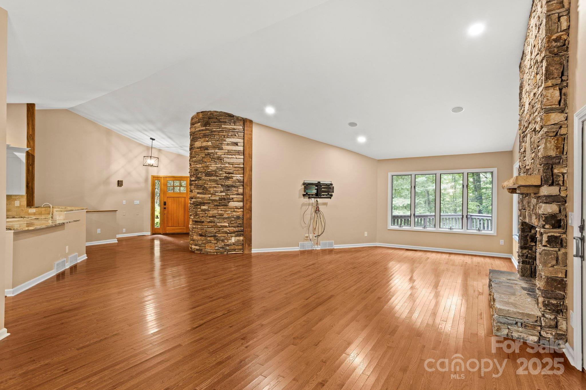 35 Mountain Lake Drive Property Photo 10