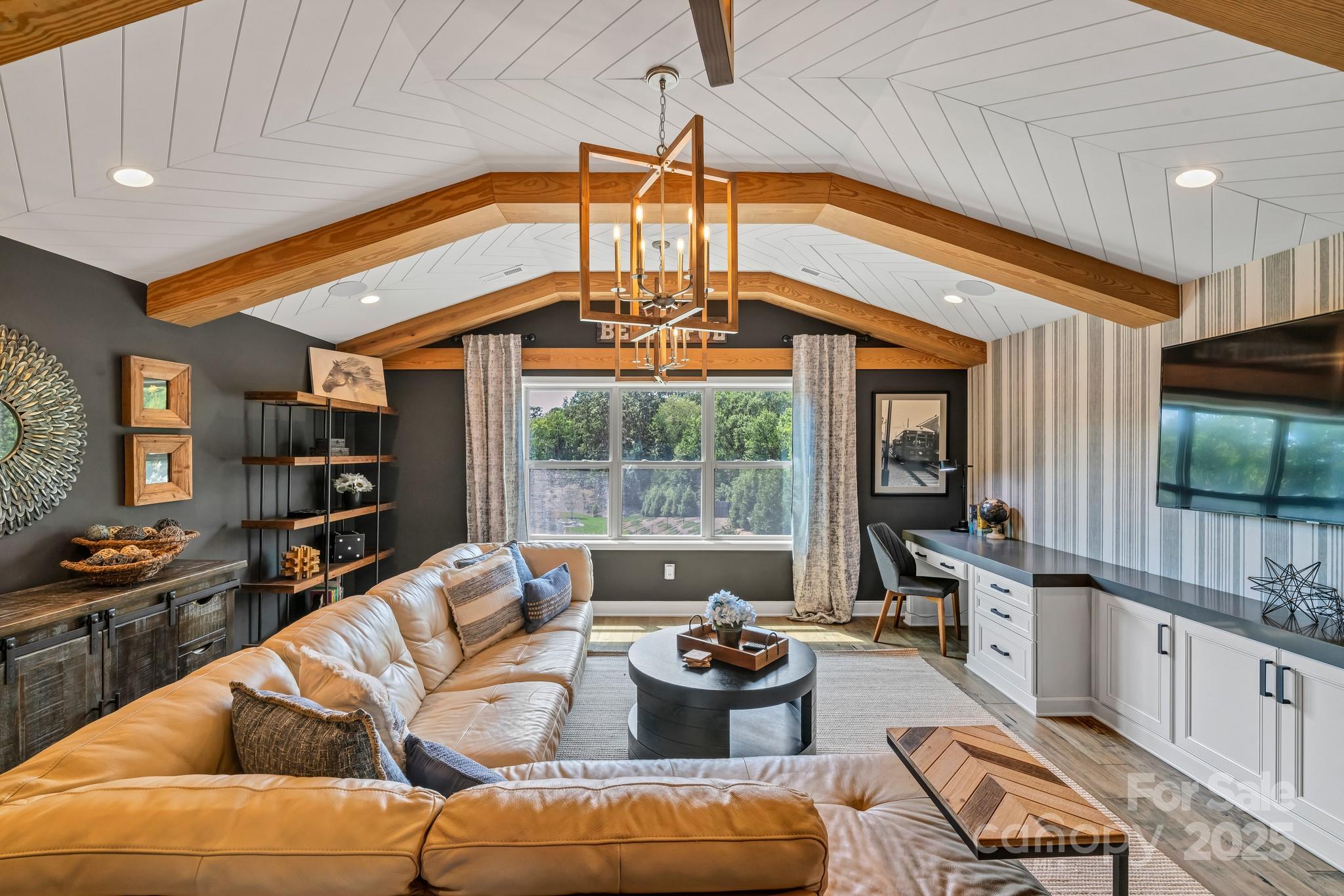 1041 Chippenham Avenue Property Photo 1