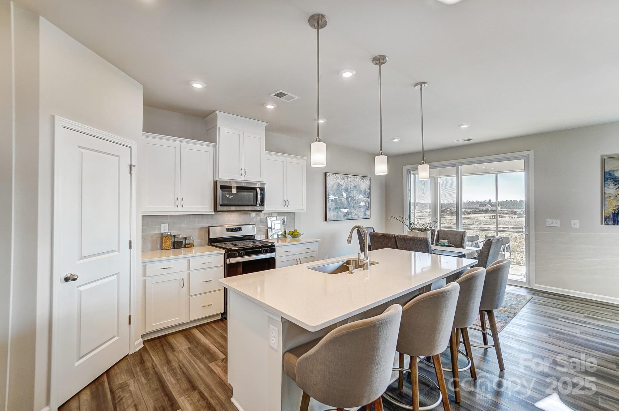 2732 Westmont Drive Property Photo 4