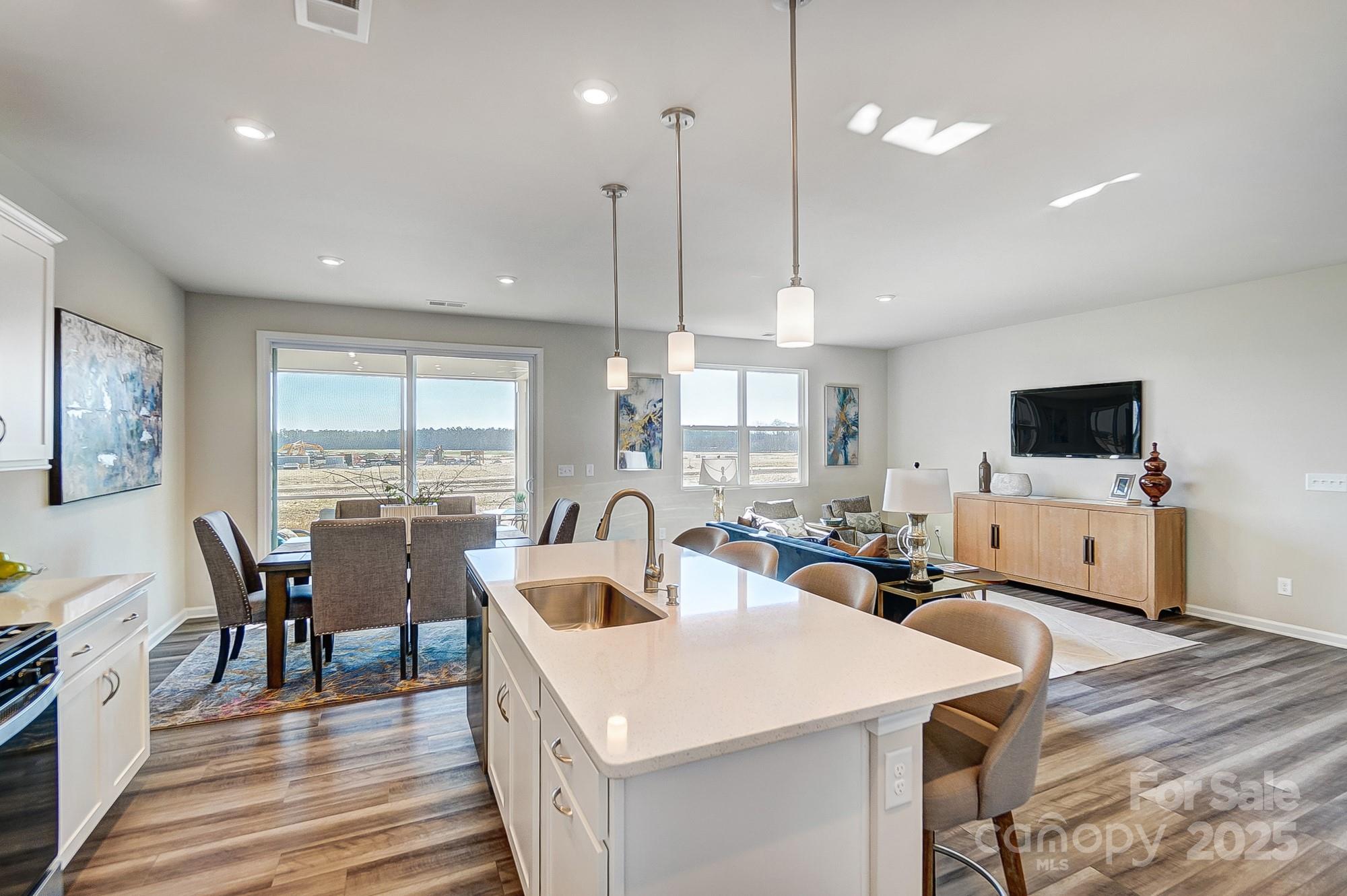 2732 Westmont Drive Property Photo 5