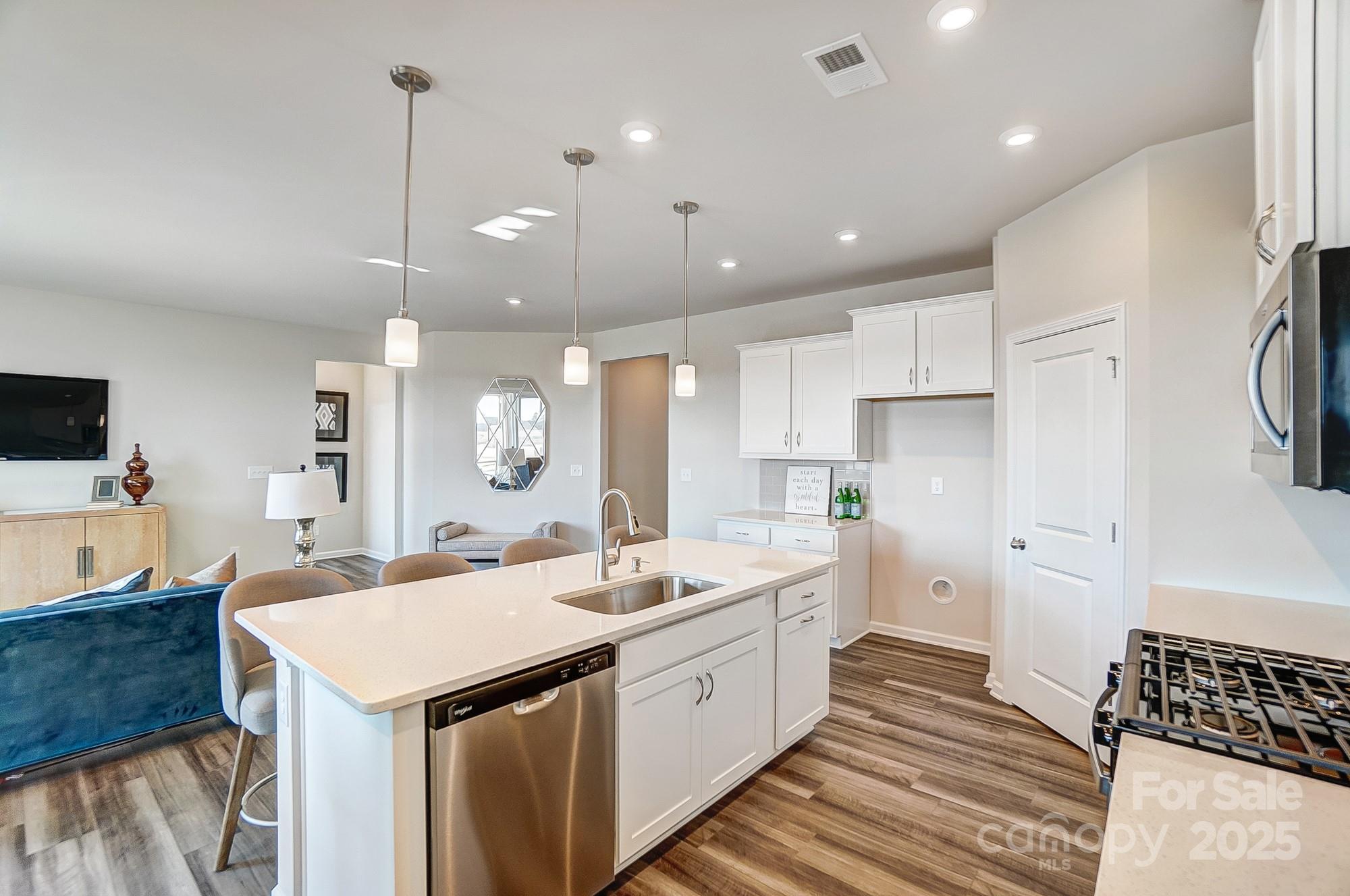 2732 Westmont Drive Property Photo 6