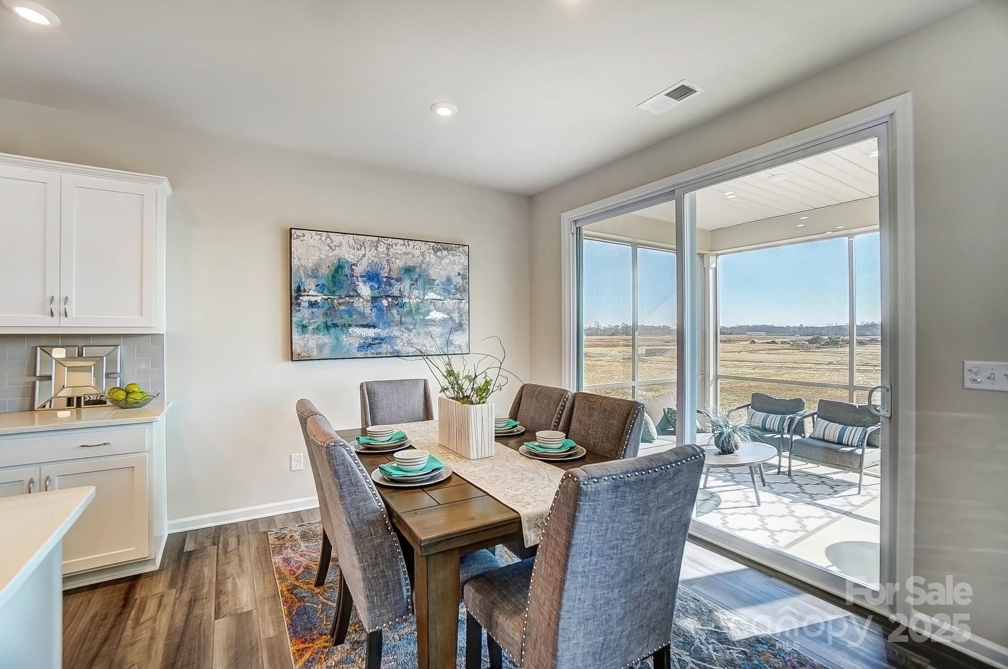 2732 Westmont Drive Property Photo 8