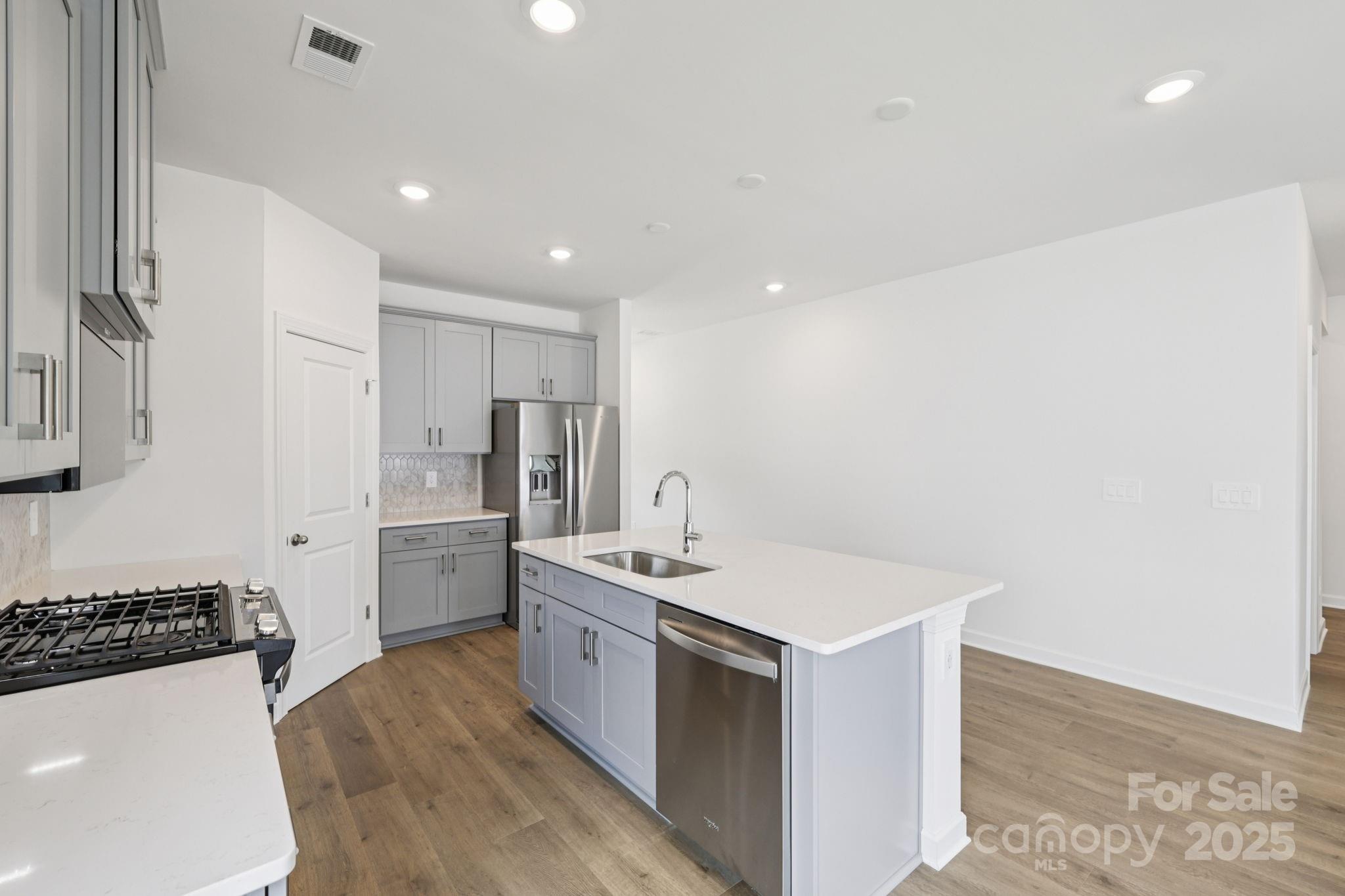 708 Palmer Pendleton Way Property Photo 2