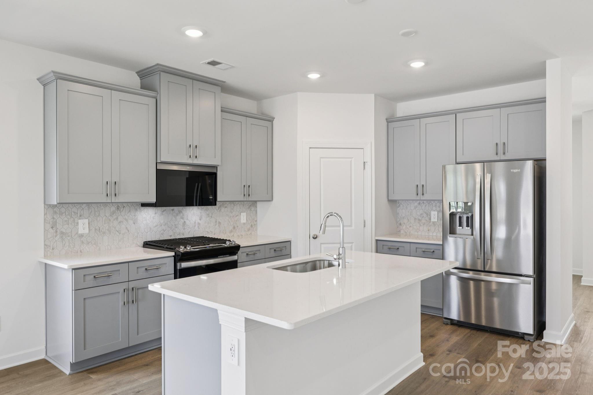 708 Palmer Pendleton Way Property Photo 3