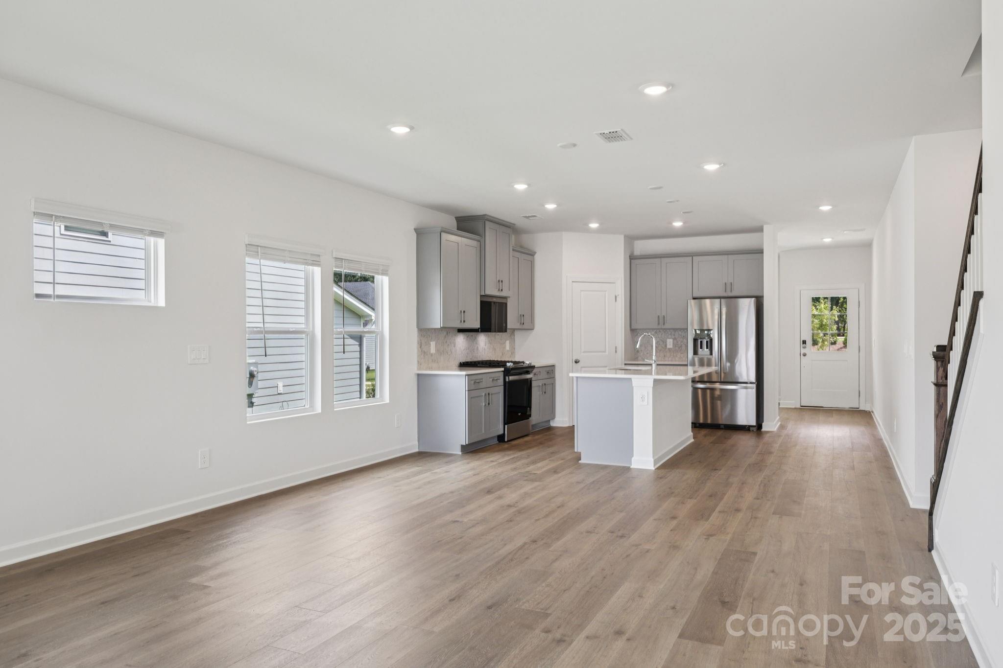 708 Palmer Pendleton Way Property Photo 7