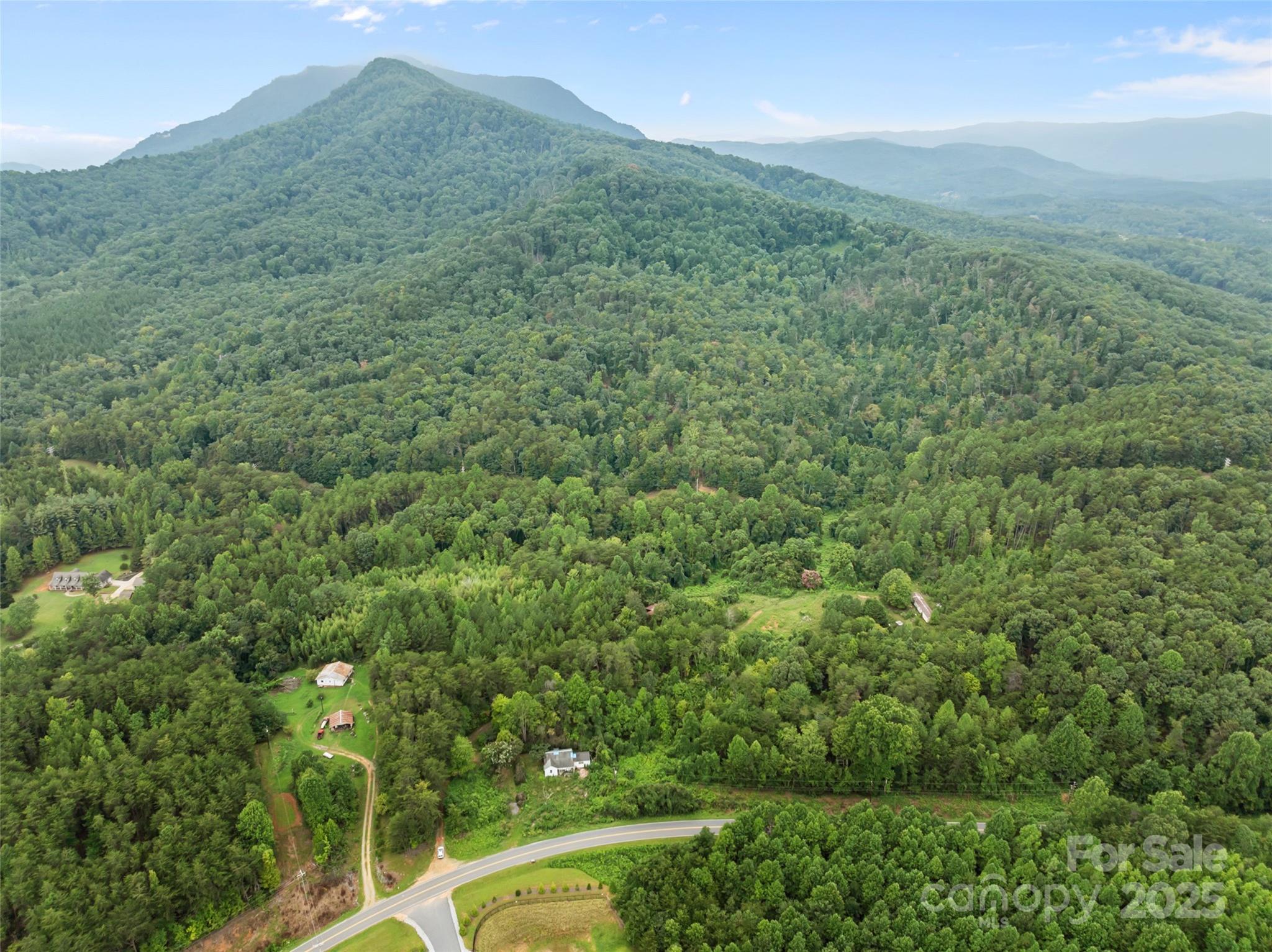 823 Silver Creek Road Property Photo 1
