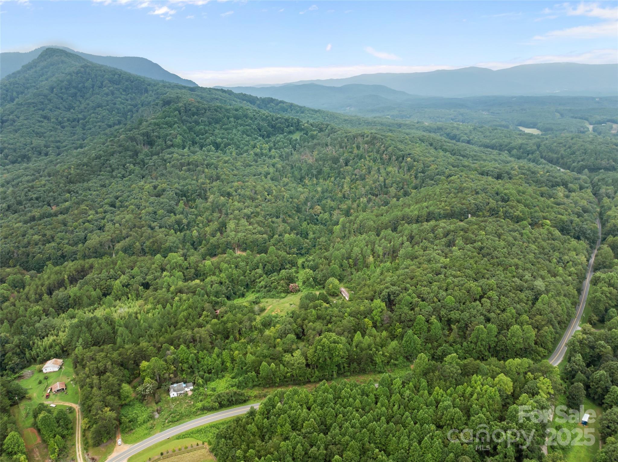 823 Silver Creek Road Property Photo 2