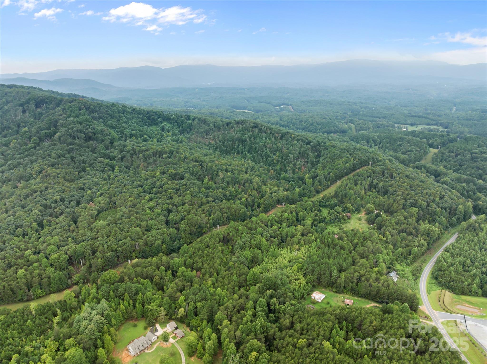 823 Silver Creek Road Property Photo 4
