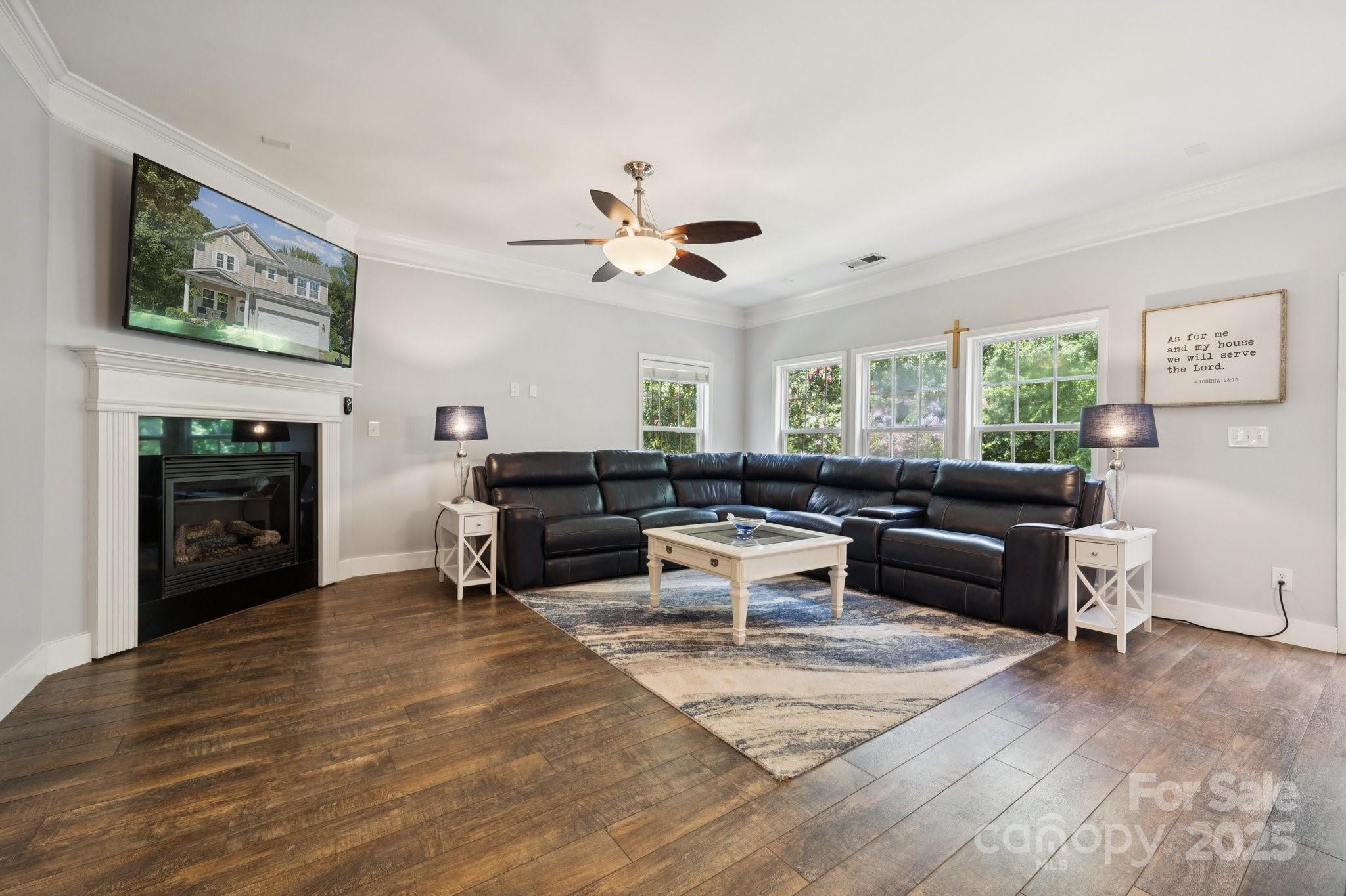 524 Buttercup Way Property Photo 5