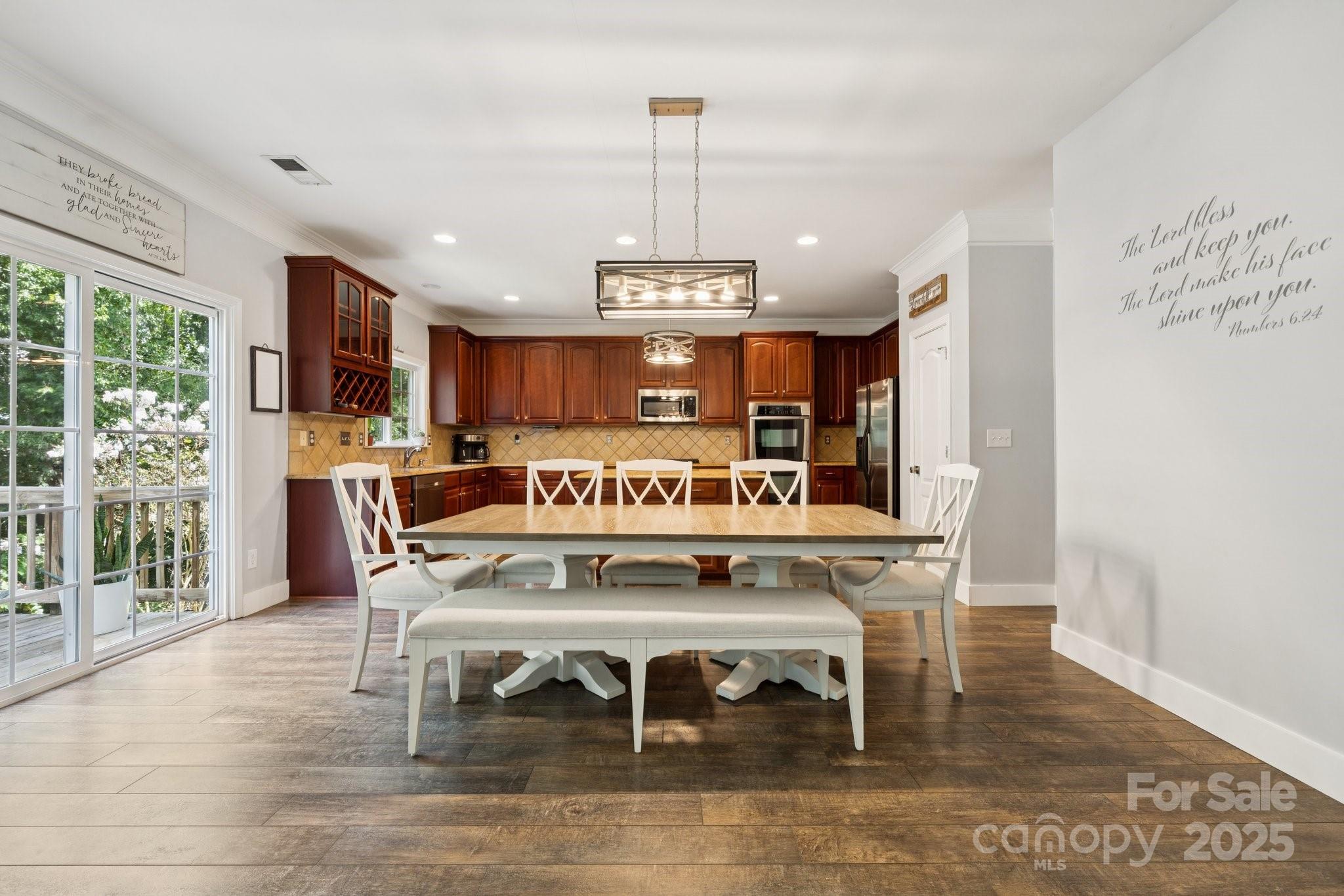 524 Buttercup Way Property Photo 8