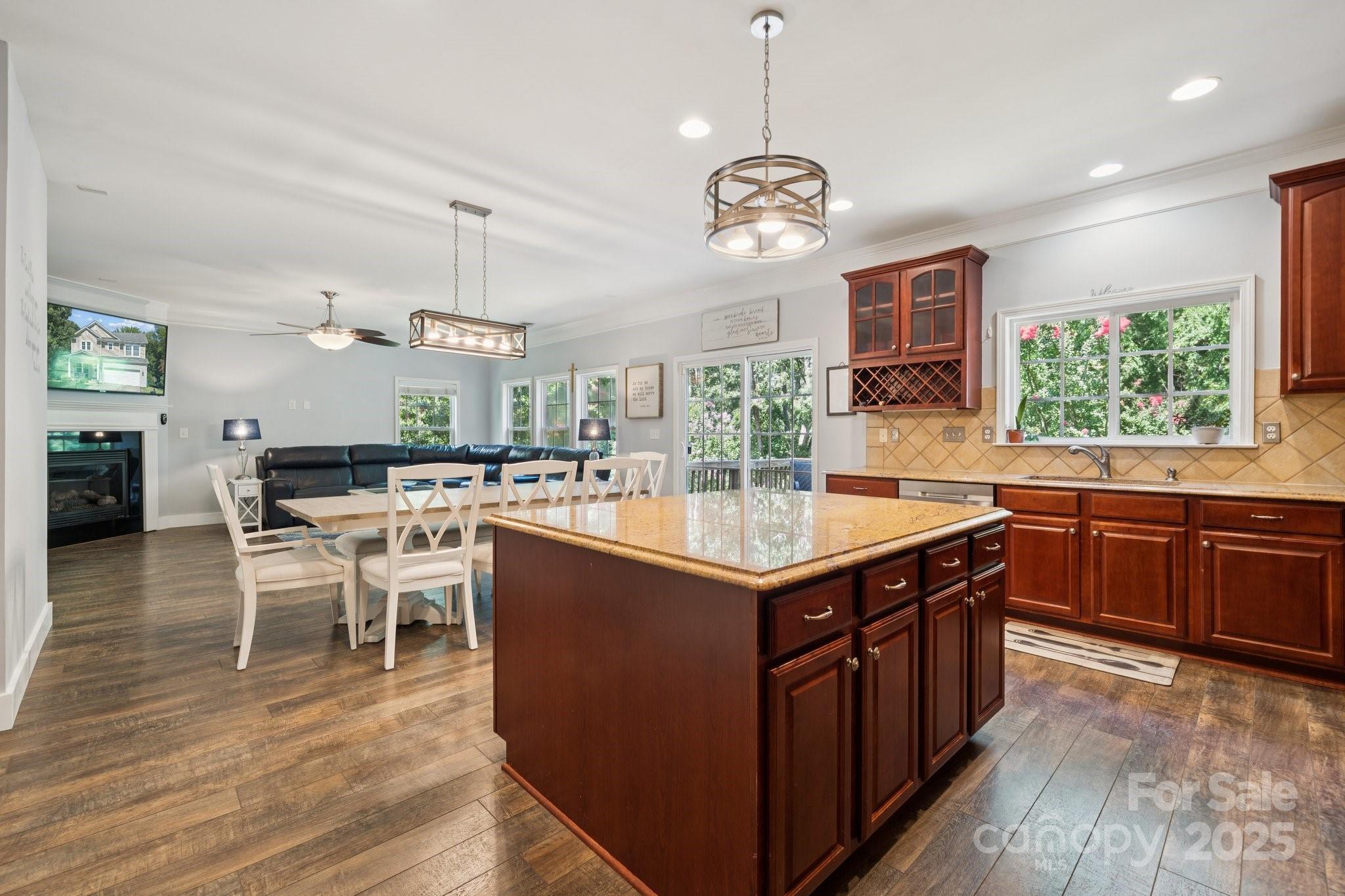 524 Buttercup Way Property Photo 12