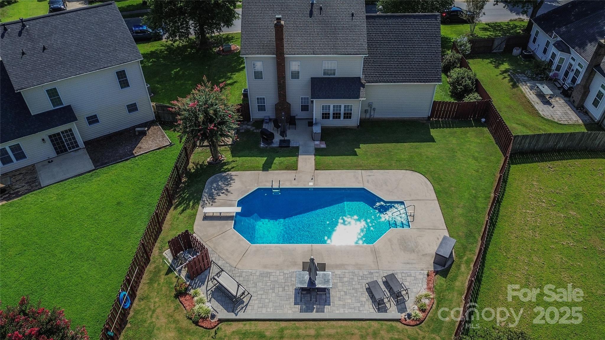 129 Easy Street Property Photo 1