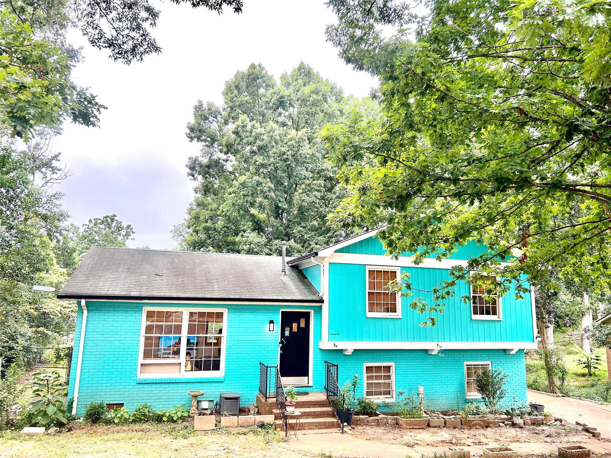 6708 Lynmont Drive Property Photo 2