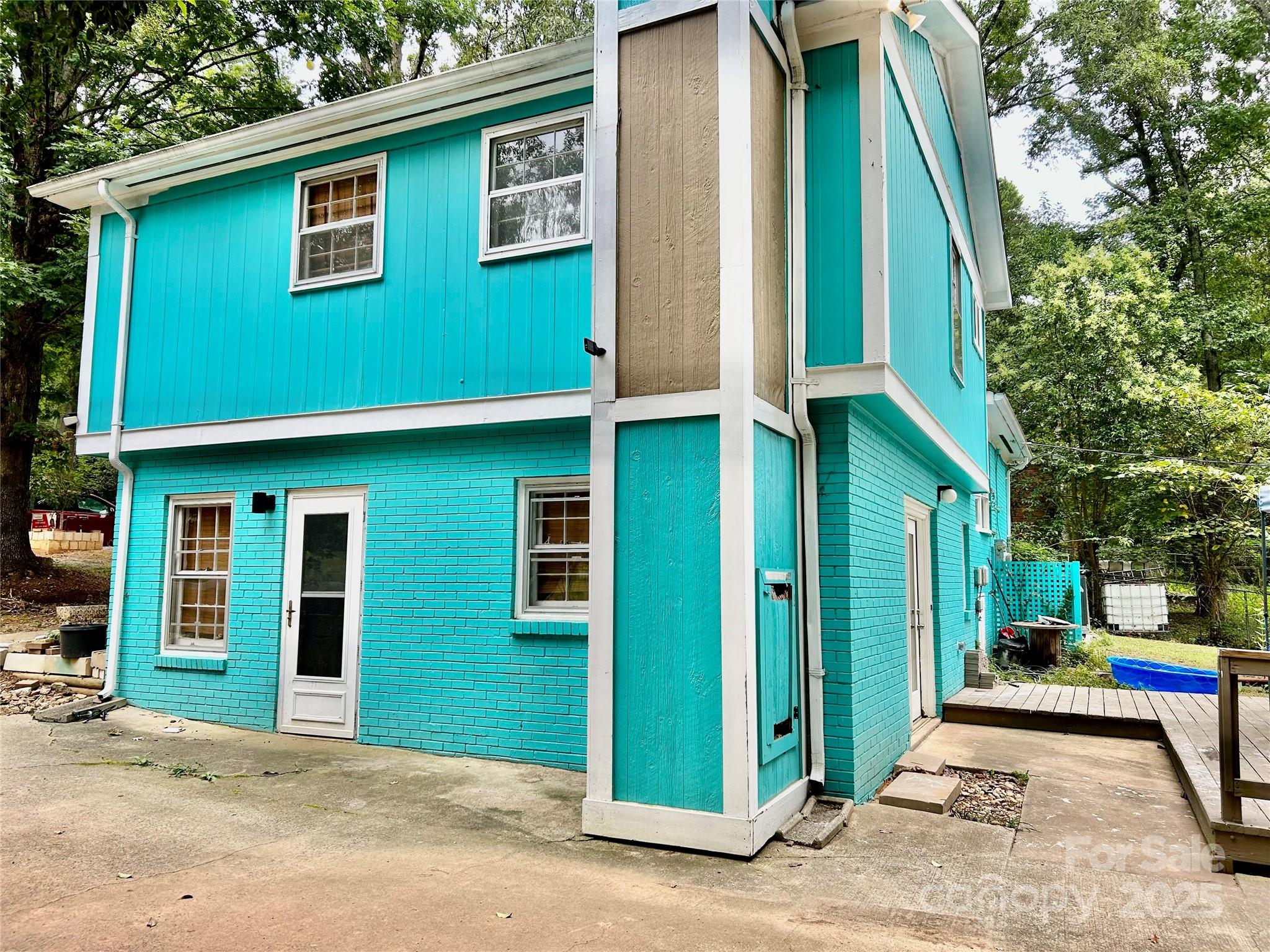 6708 Lynmont Drive Property Photo 4
