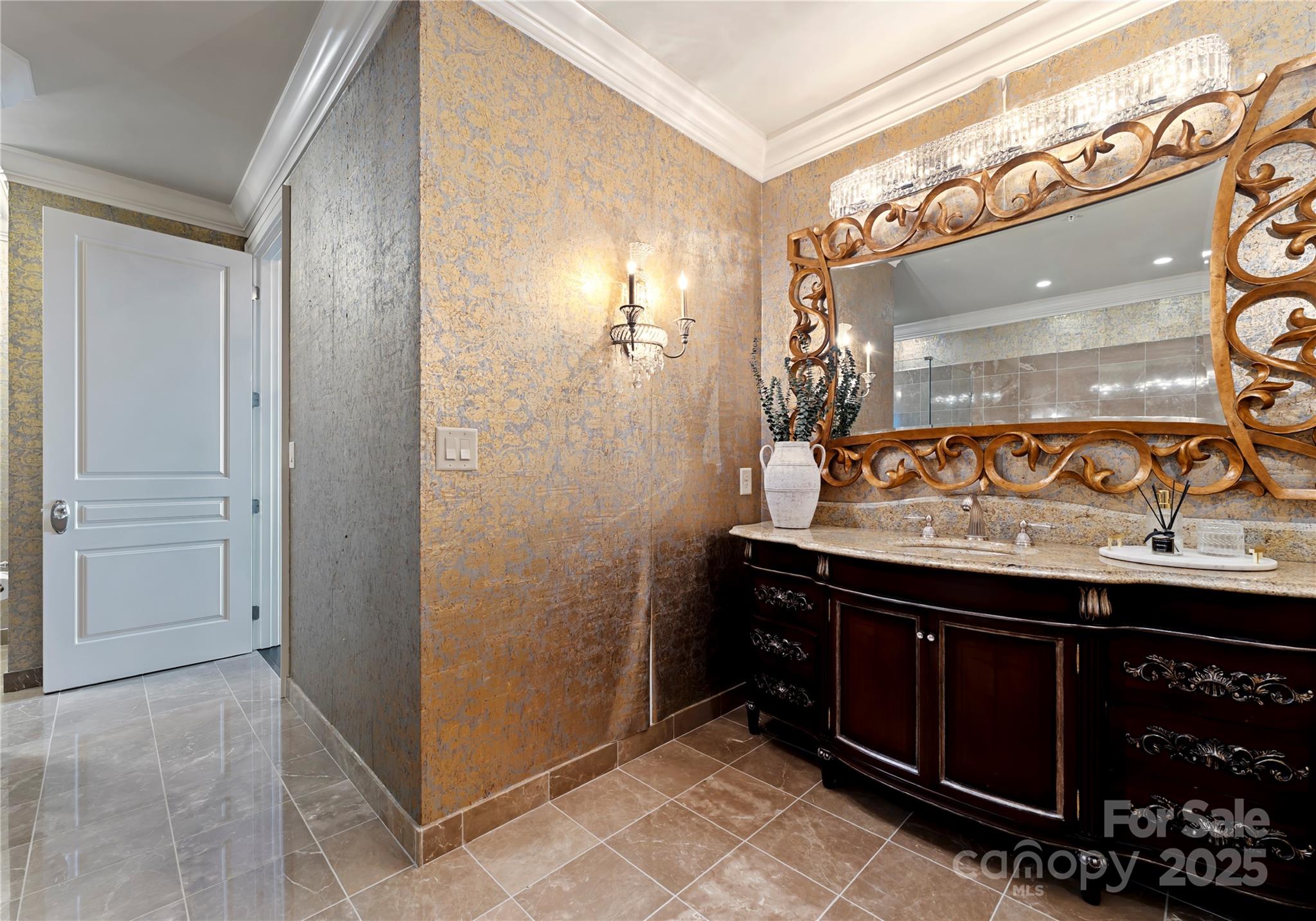 215 N Pine Street 4301/4302 Property Photo 14
