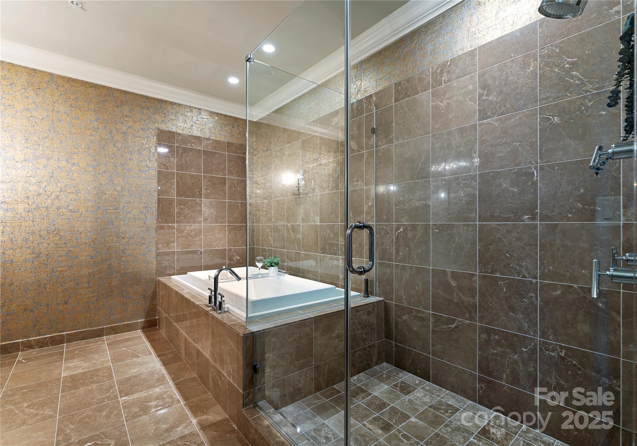 215 N Pine Street 4301/4302 Property Photo 15