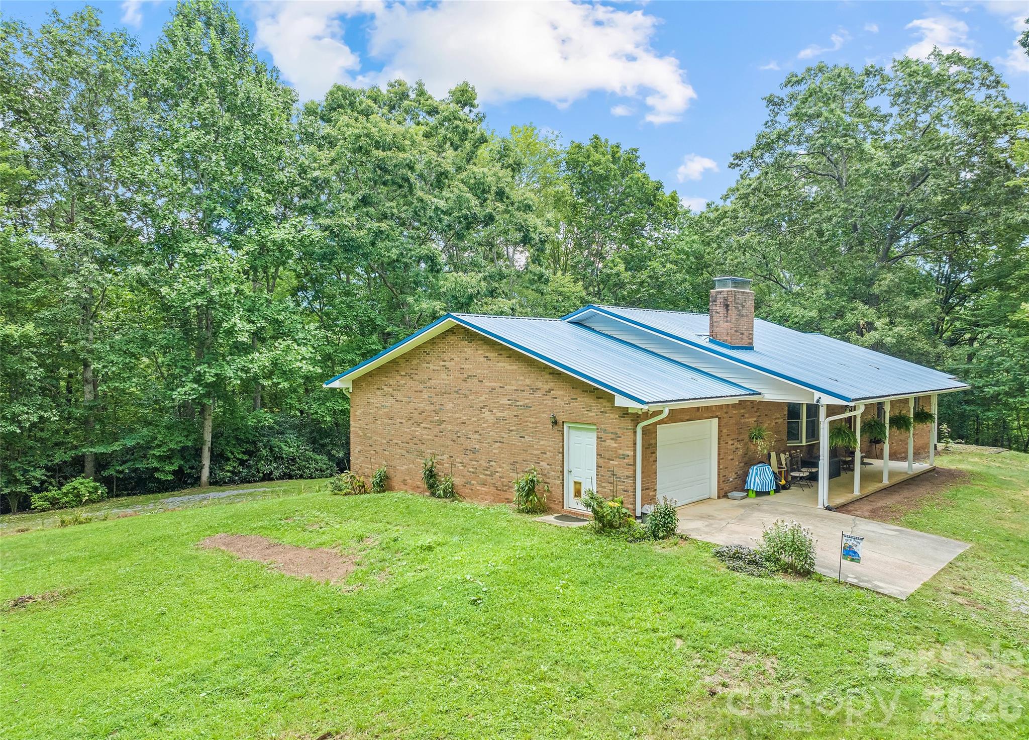 400 Sunset Heights Property Photo 2
