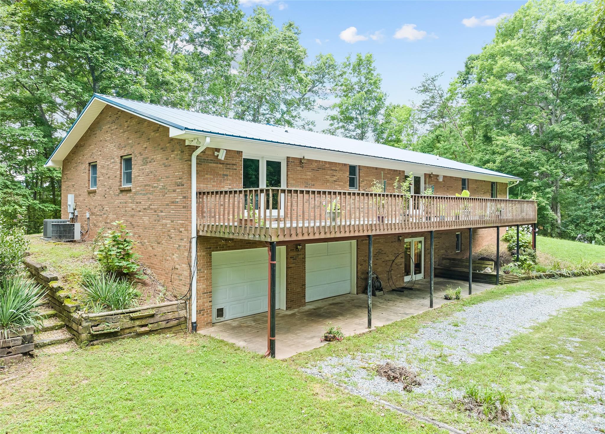 400 Sunset Heights Property Photo 4