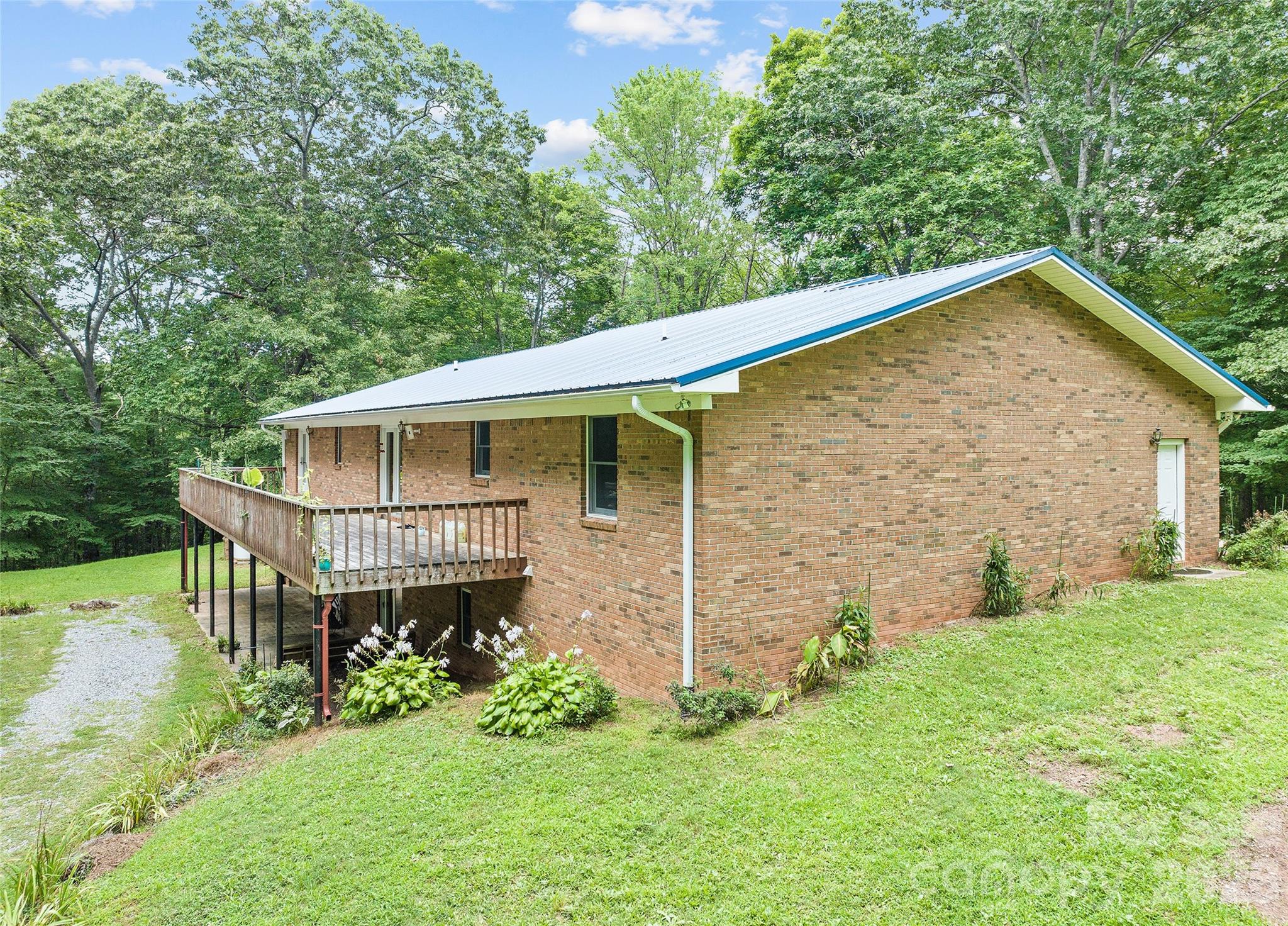 400 Sunset Heights Property Photo 5