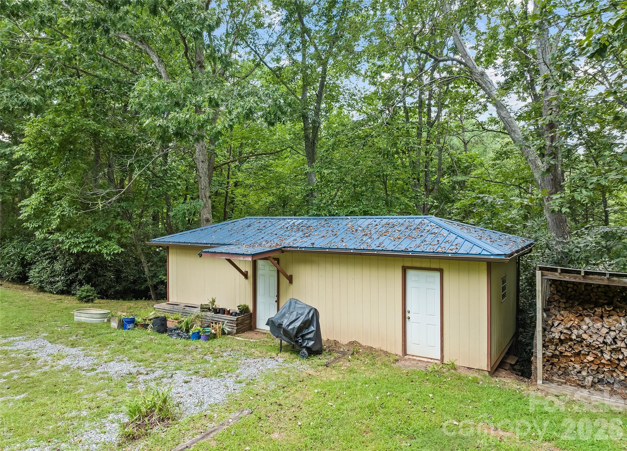 400 Sunset Heights Property Photo 7