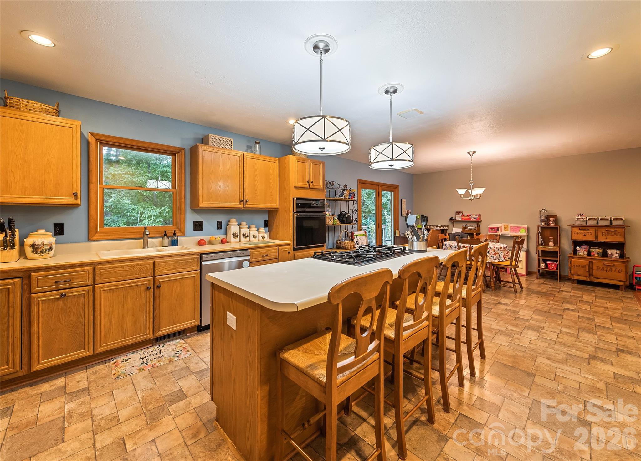 400 Sunset Heights Property Photo 13