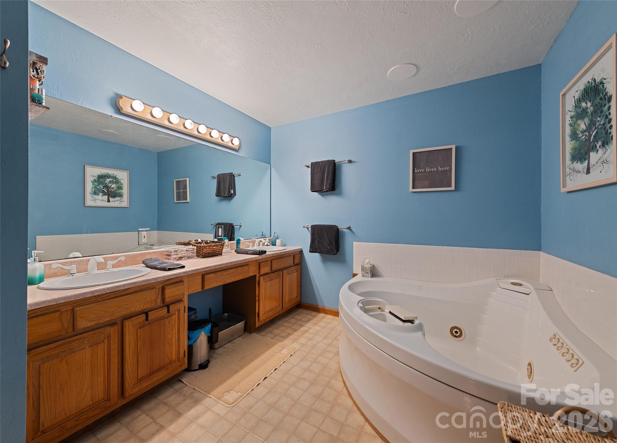 400 Sunset Heights Property Photo 23