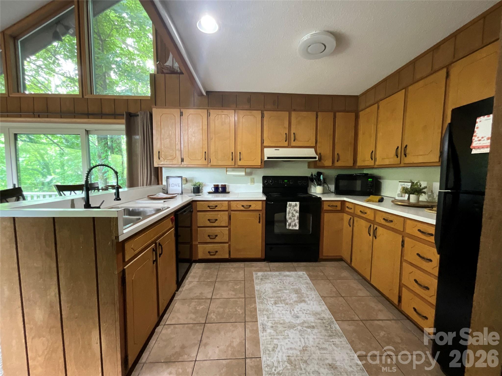 222 West Lake Drive Property Photo 7