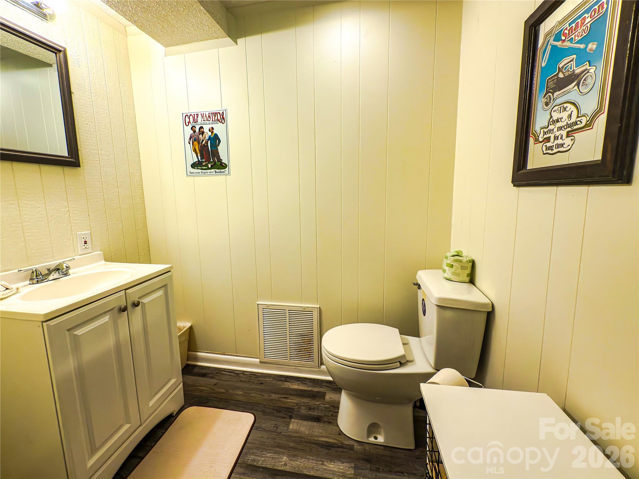 222 West Lake Drive Property Photo 17