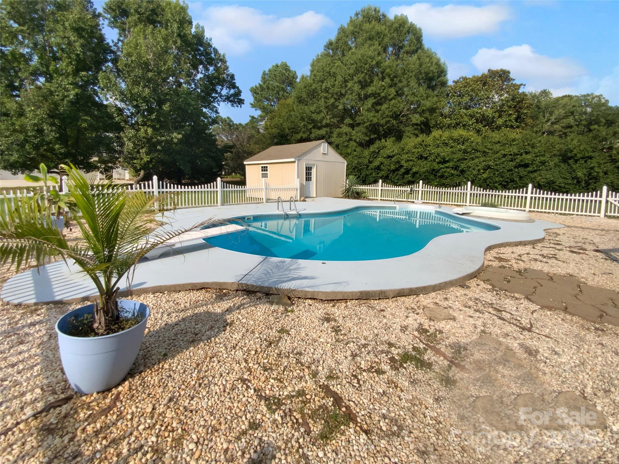 101 Chippewa Trail Property Photo 2