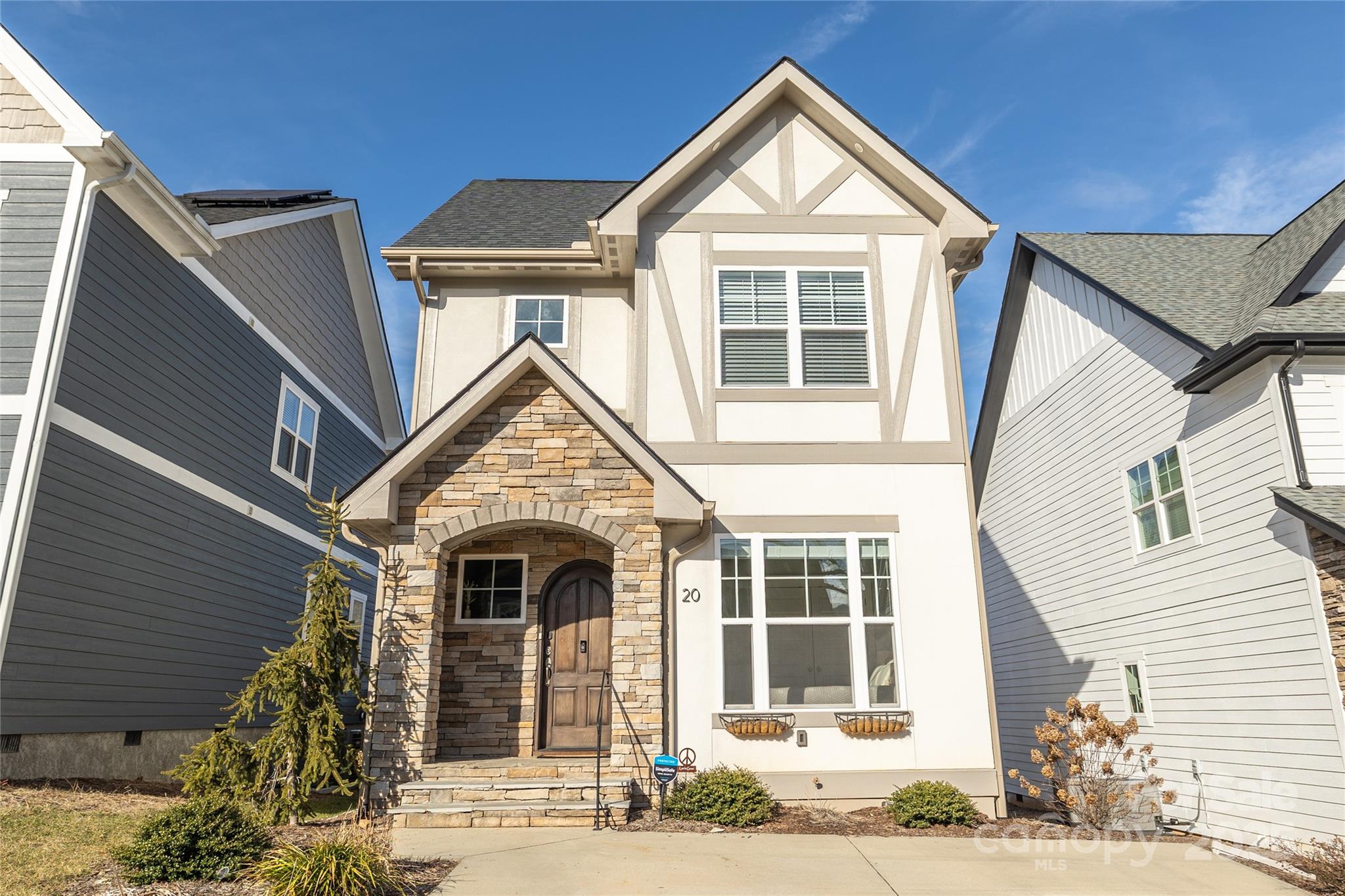 20 Tudor Way Property Photo 1