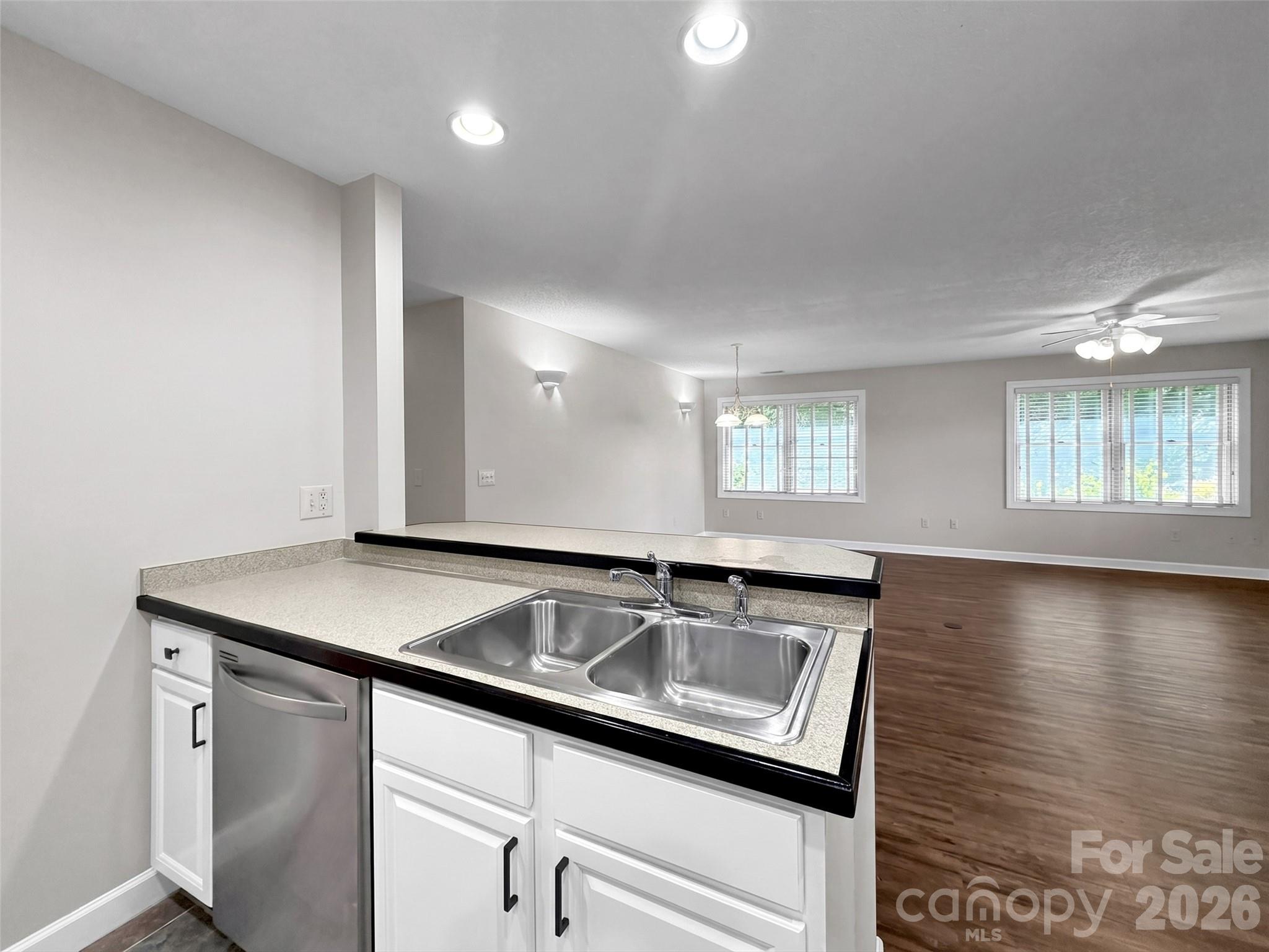 1465 S Lakeshore Drive B-2 Property Photo 17