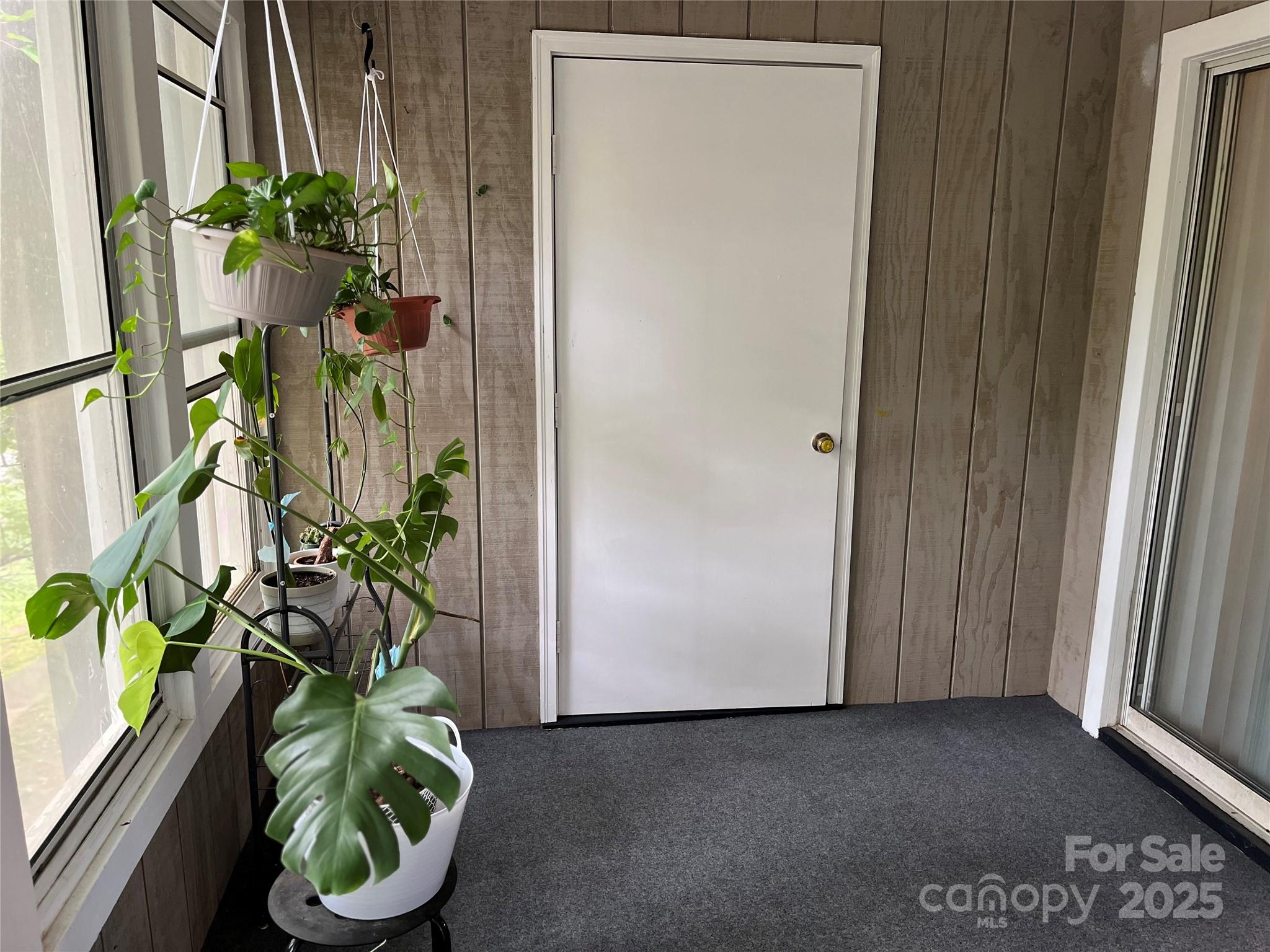 6011 Treetop Court Property Photo 2