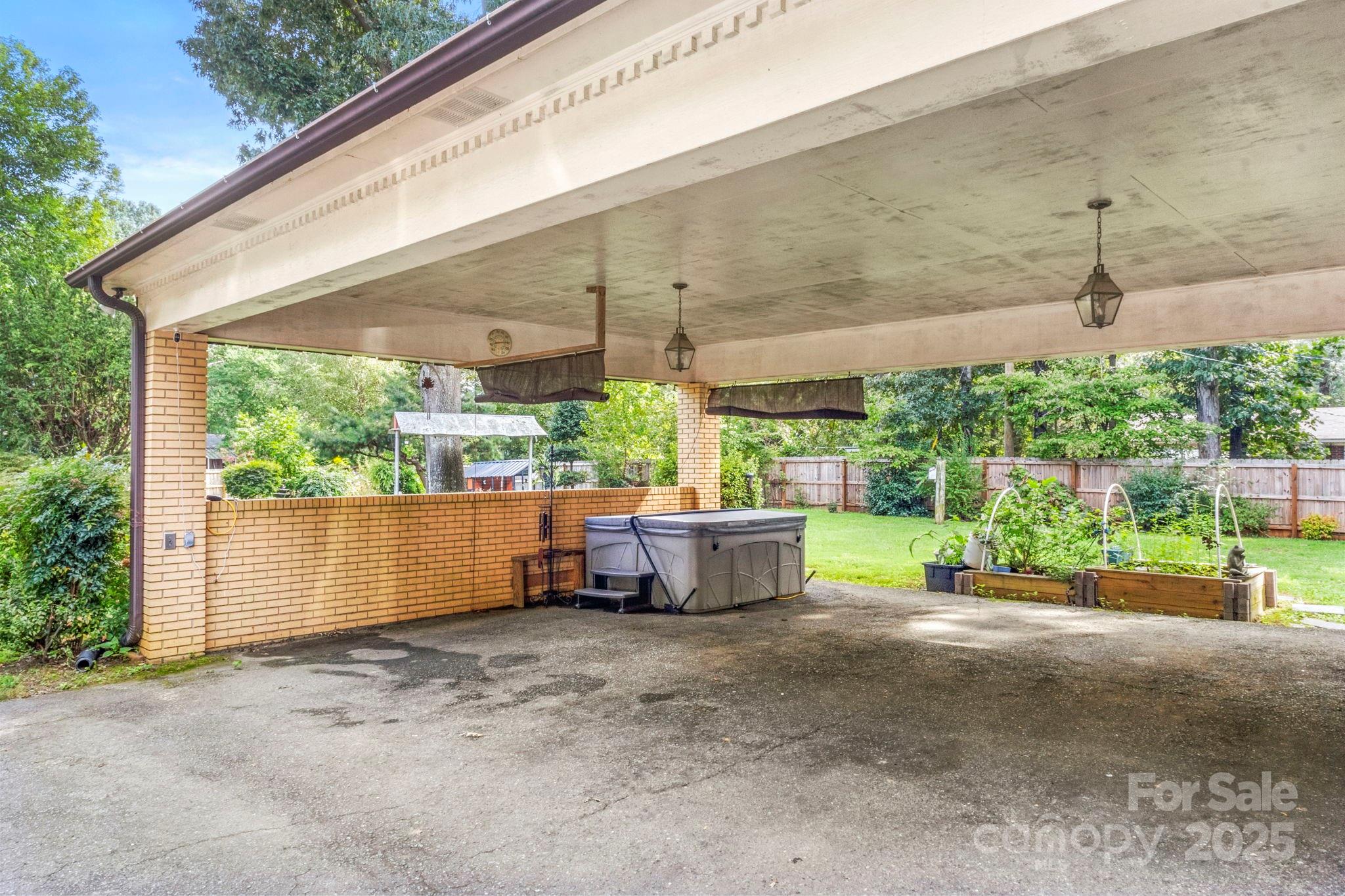 2532 Carroll Street Property Photo 5