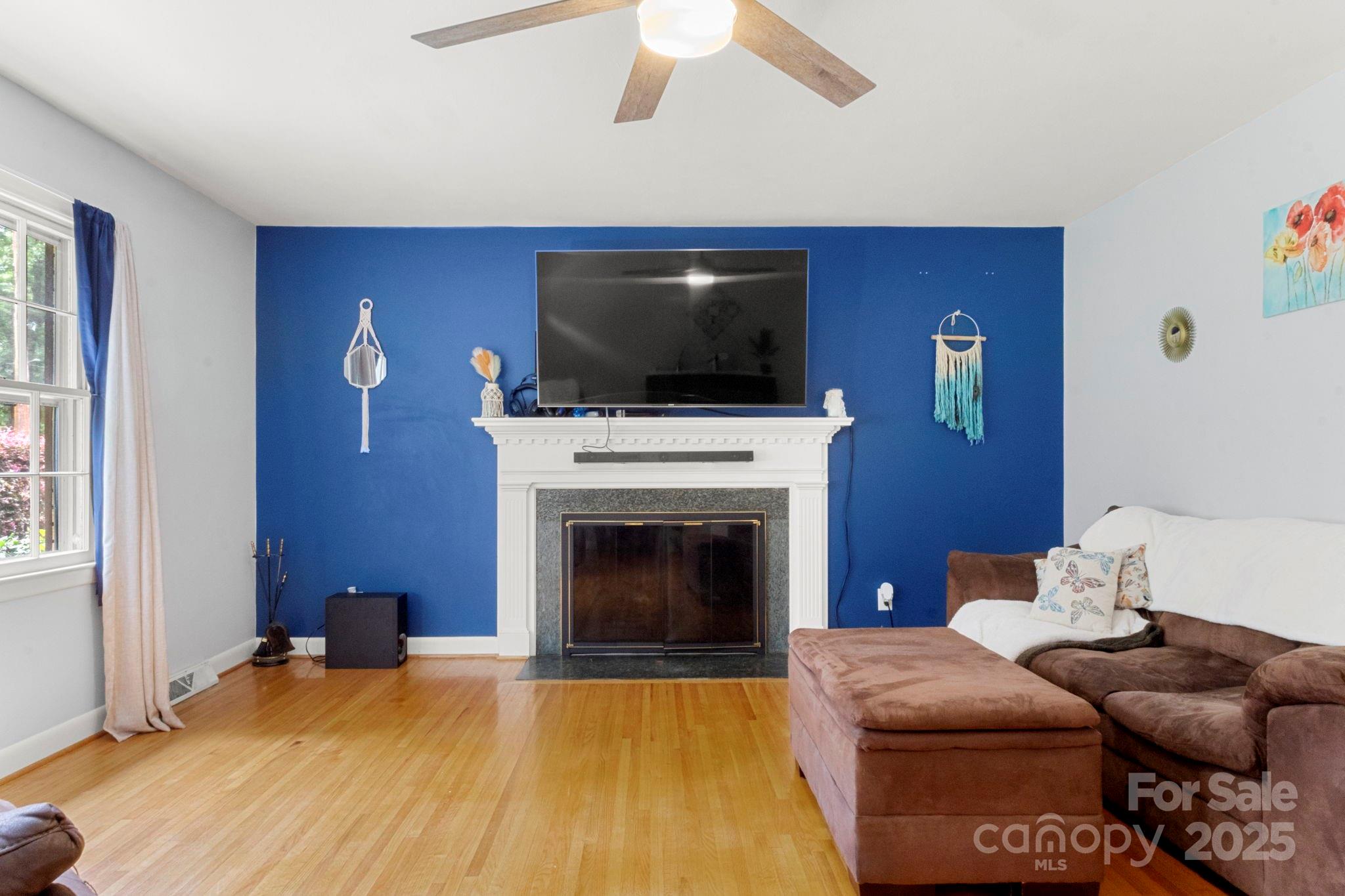 2532 Carroll Street Property Photo 8