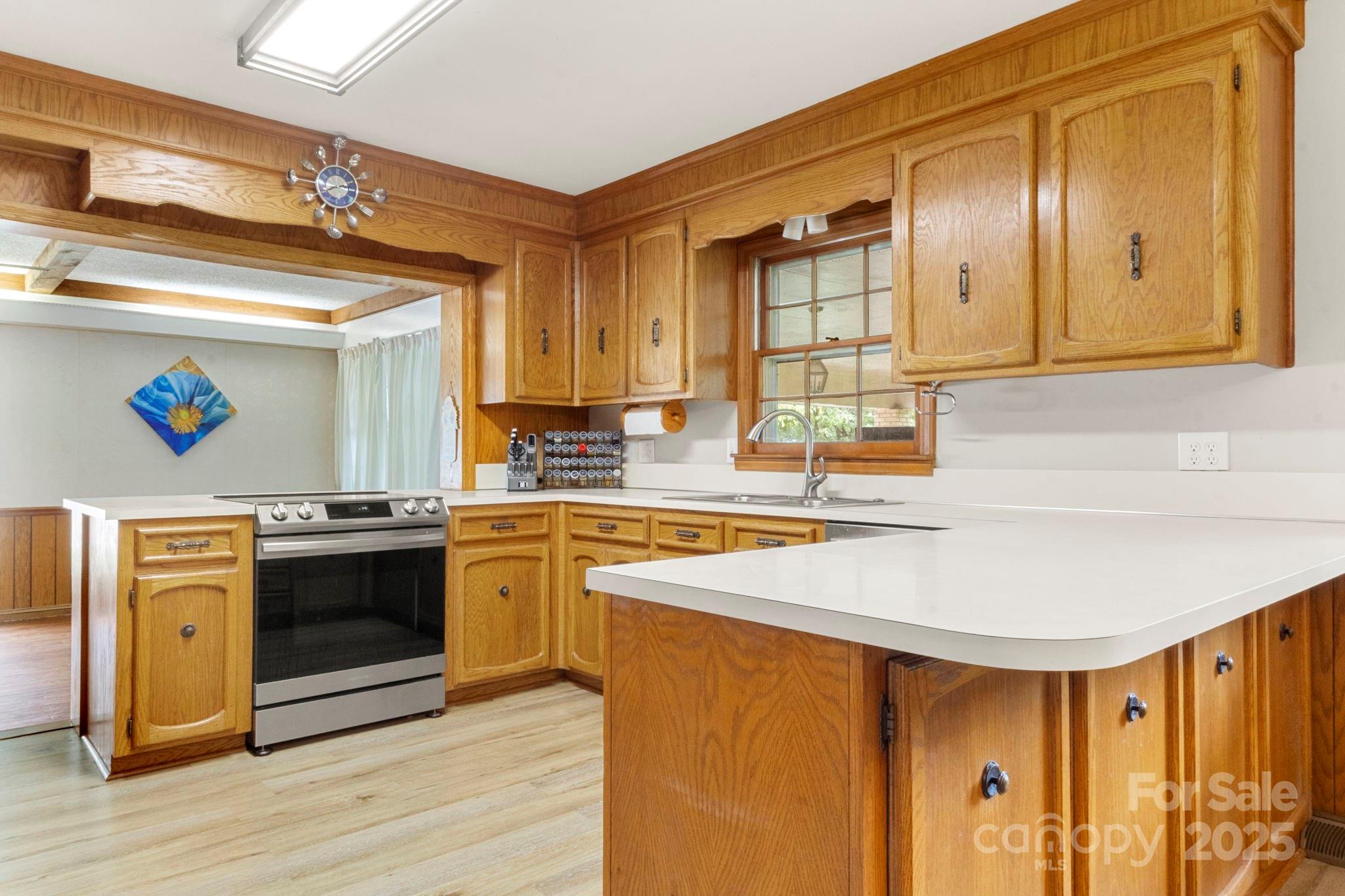 2532 Carroll Street Property Photo 11