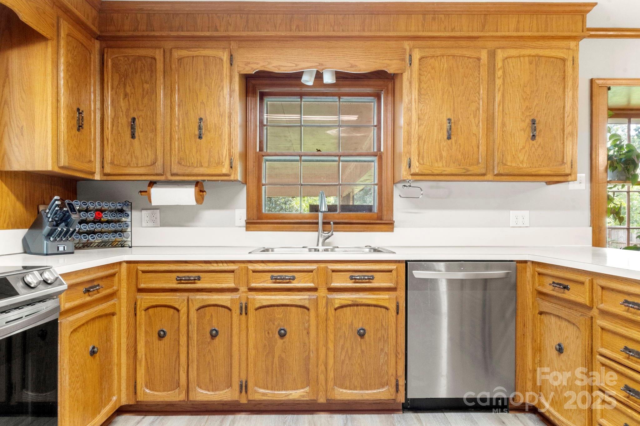 2532 Carroll Street Property Photo 12