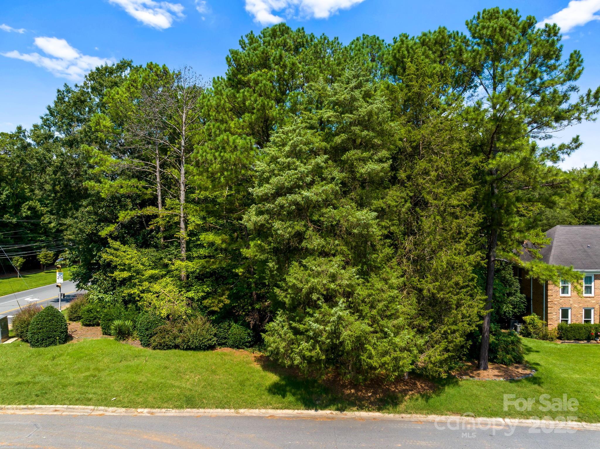 101 N Brackenbury Lane Property Photo 4