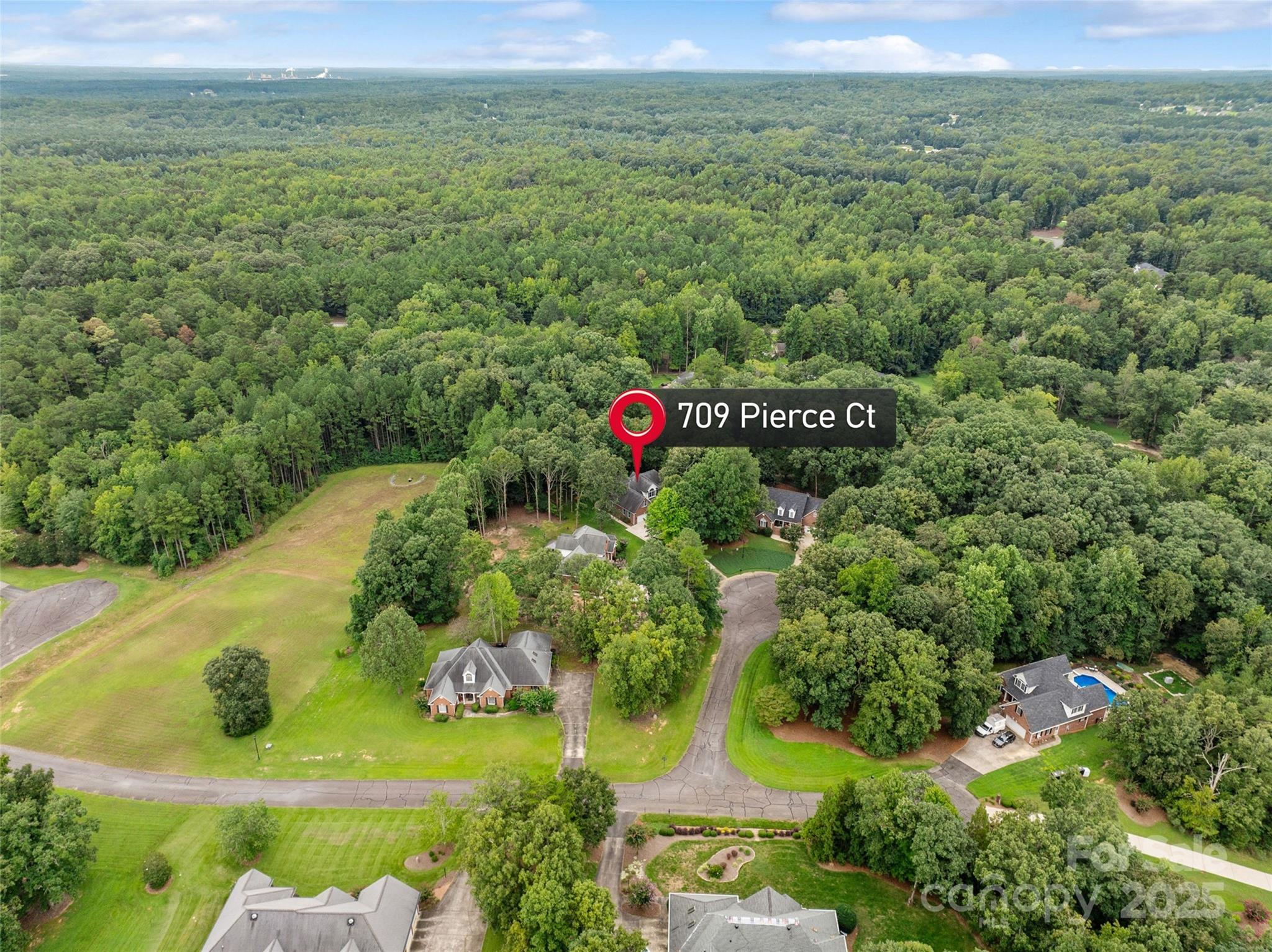 709 Pierce Court Property Photo 3